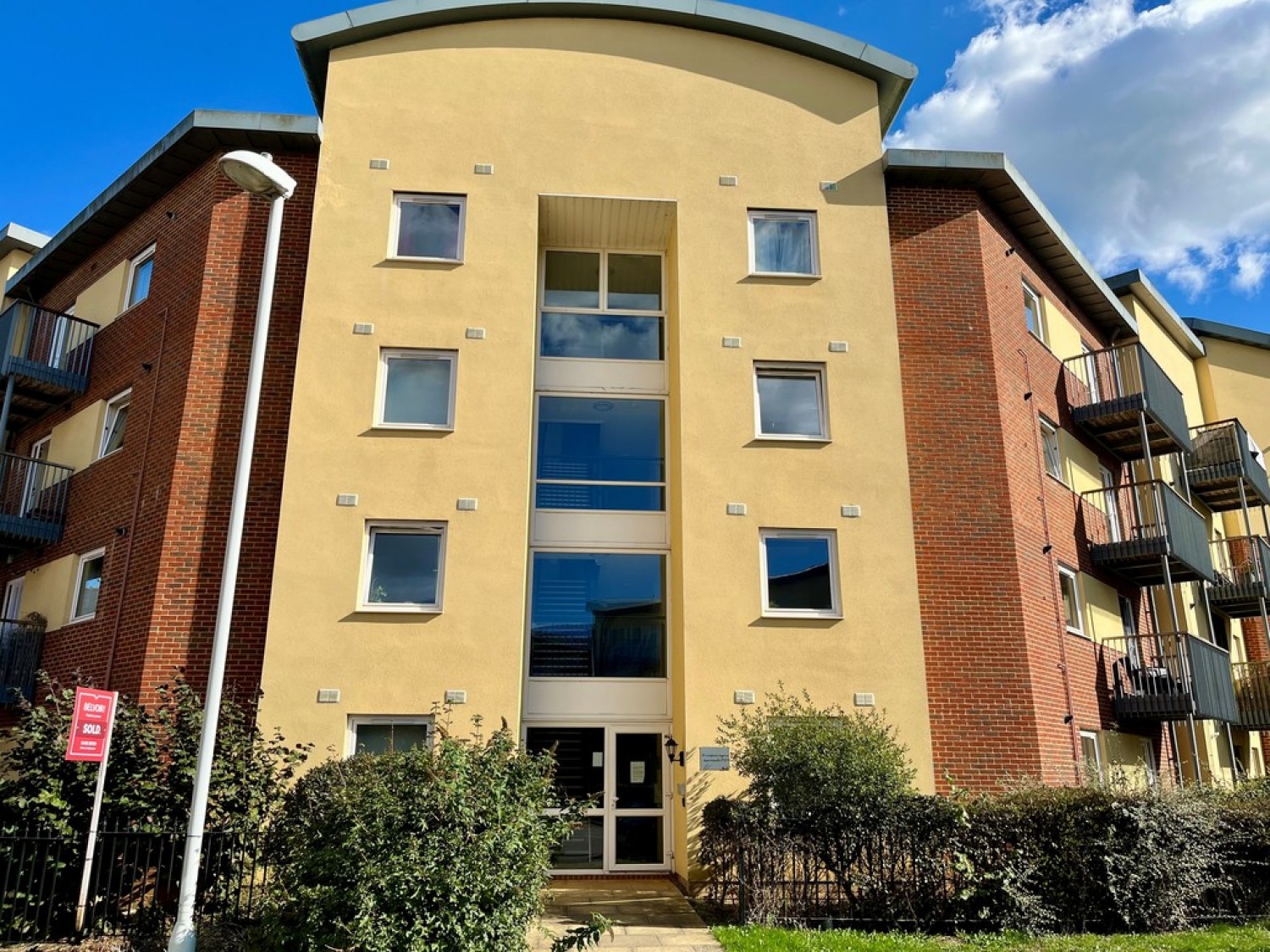 Longhorn Avenue, Gloucester