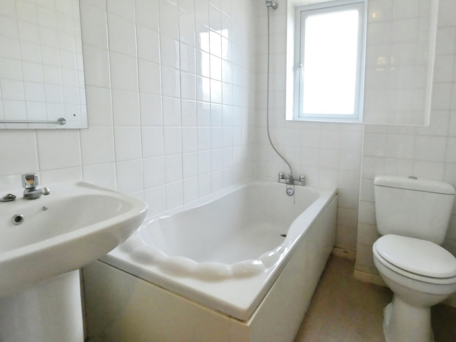 2 bedroom House for Letting Casey Close, Gloucester