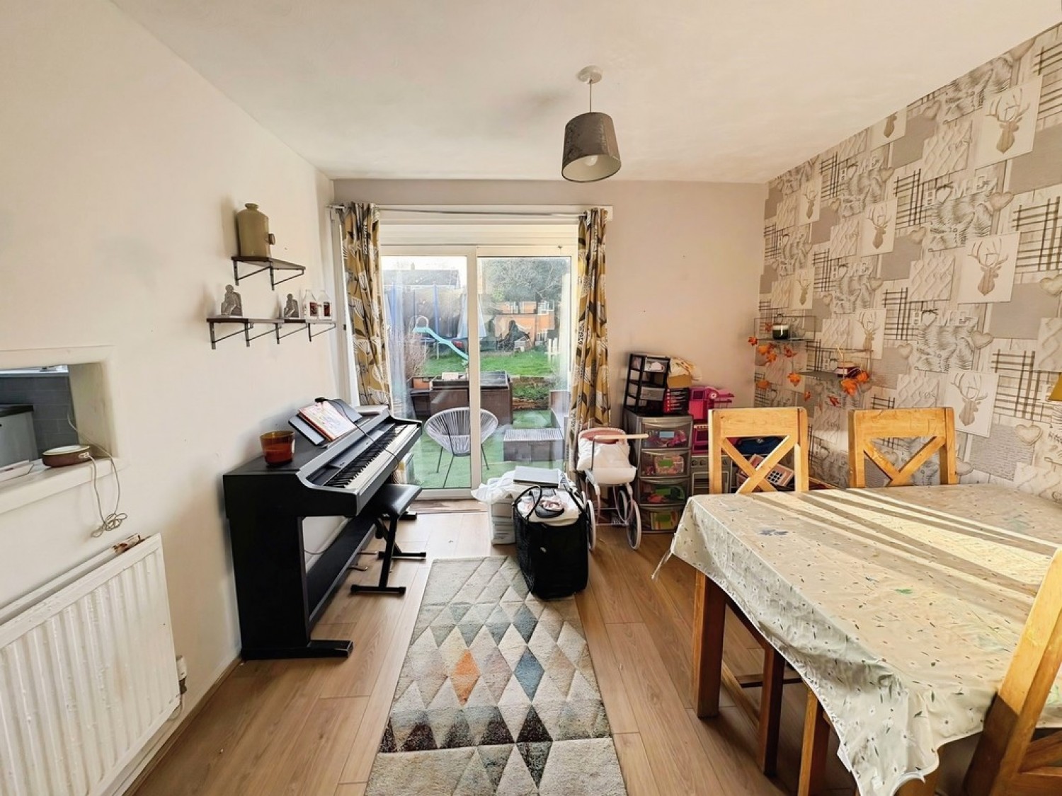 3 bedroom House for Letting Colwell Avenue, Hucclecote, Gloucester