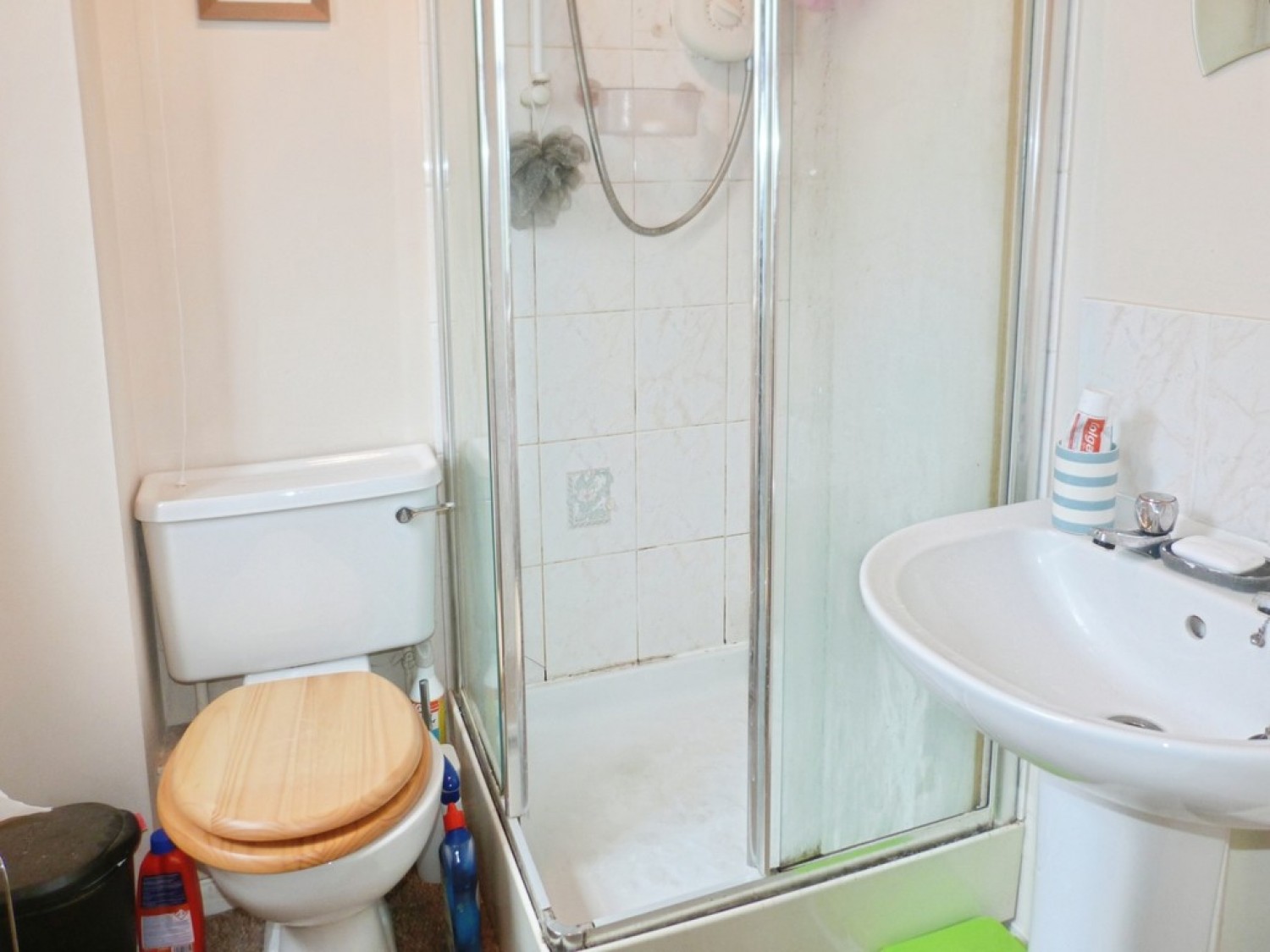 2 bedroom House for Letting Cadbury Close, Hucclecote, Gloucester