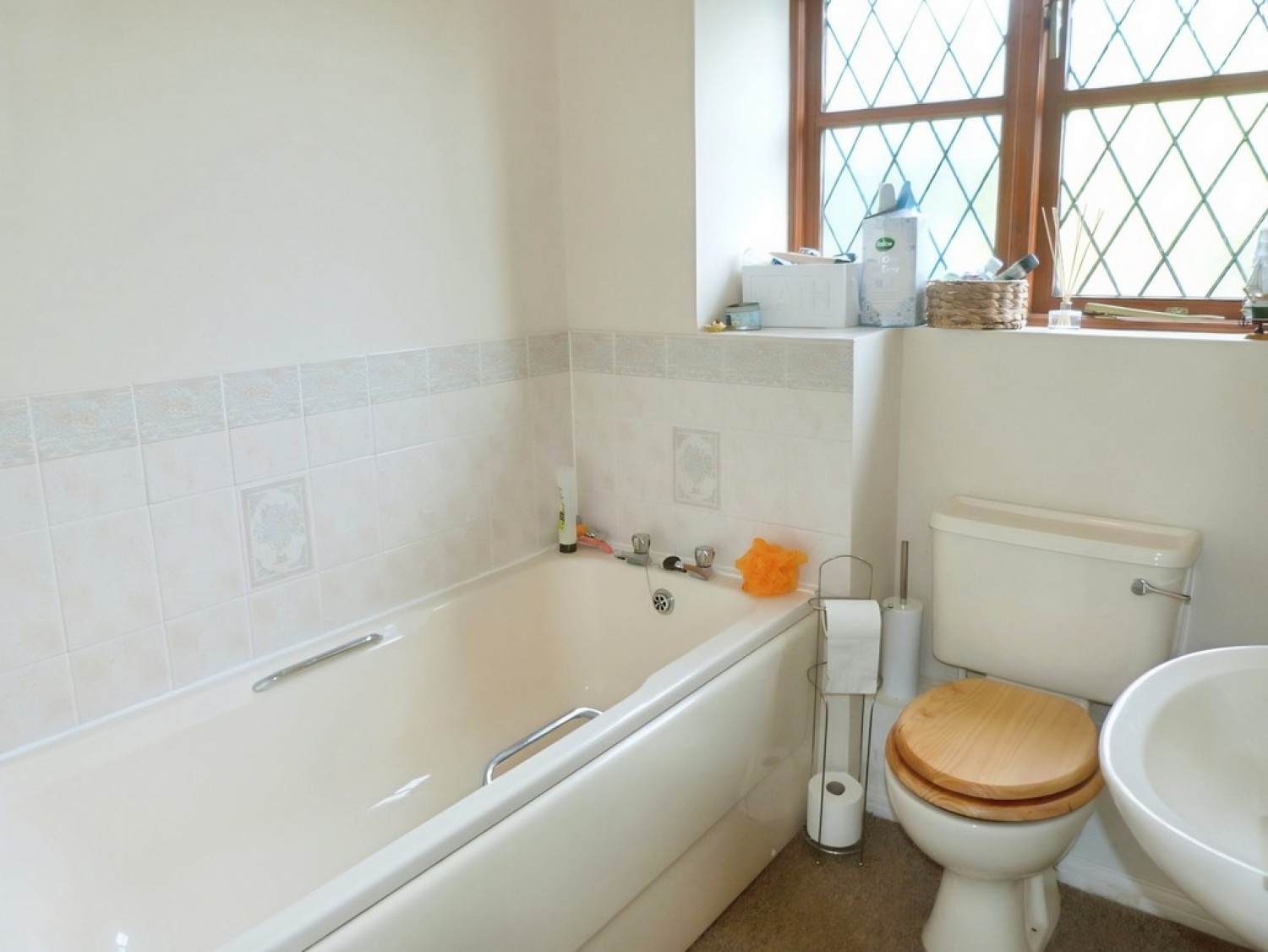 2 bedroom House for Letting Cadbury Close, Hucclecote, Gloucester