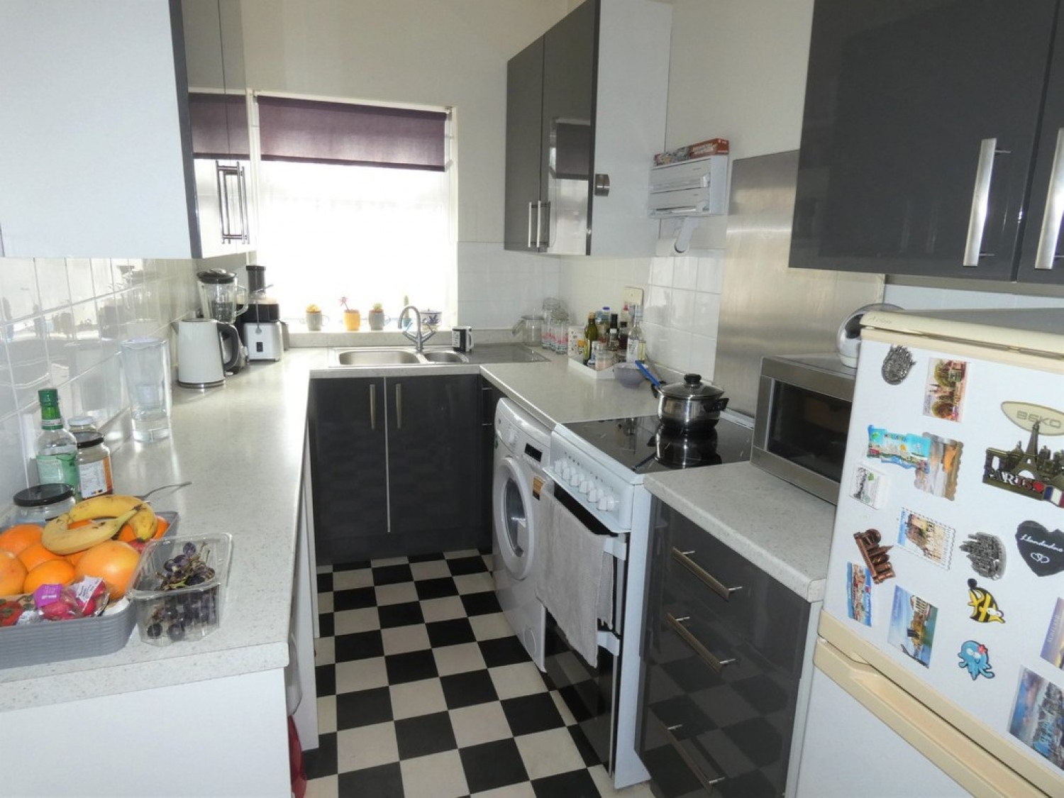 2 bedroom Flat for Letting Brunswest Court, Parliament Street