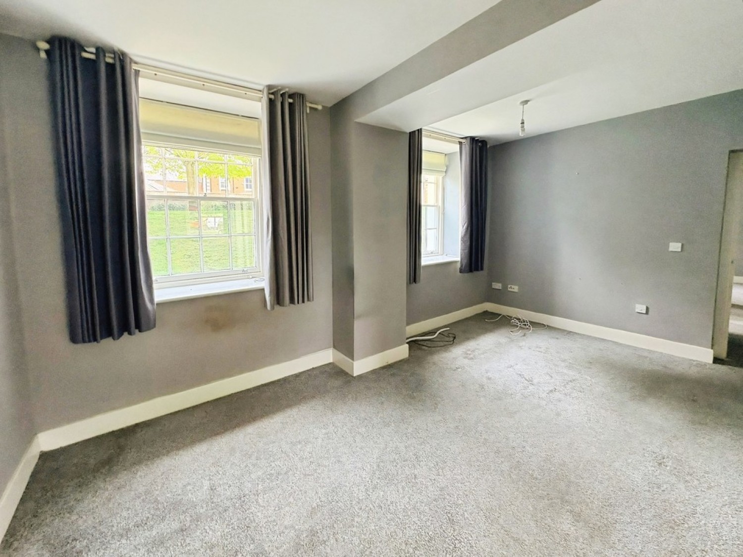 2 bedroom Flat for Letting The Crescent, Gloucester