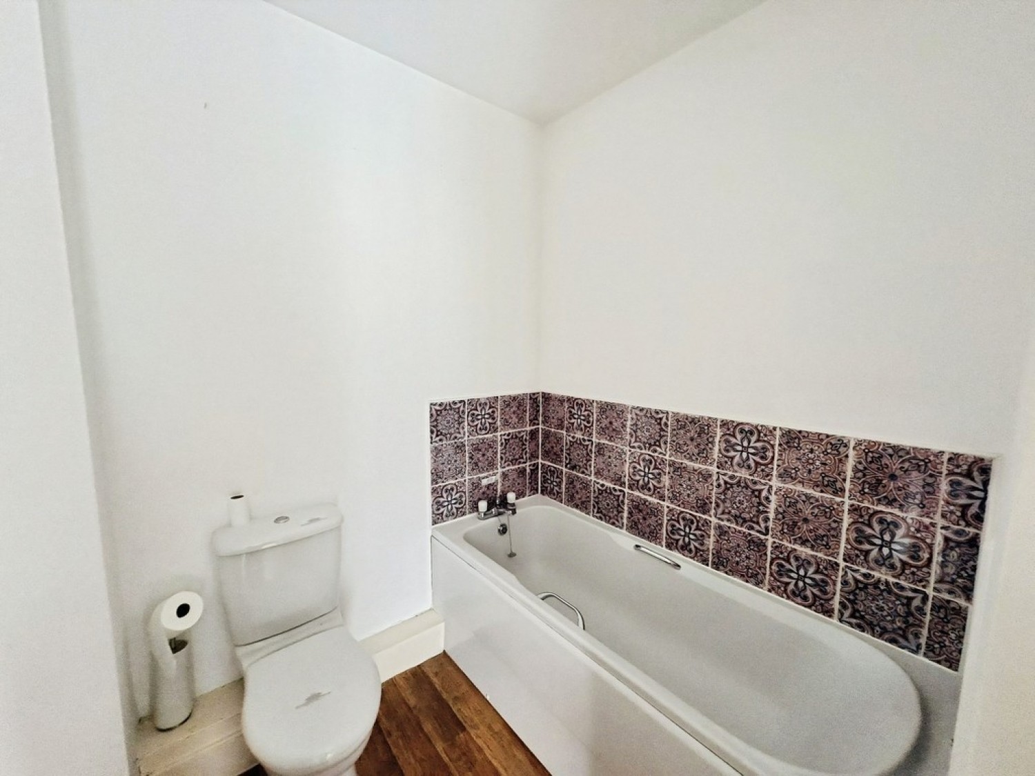 2 bedroom Flat for Letting The Crescent, Gloucester