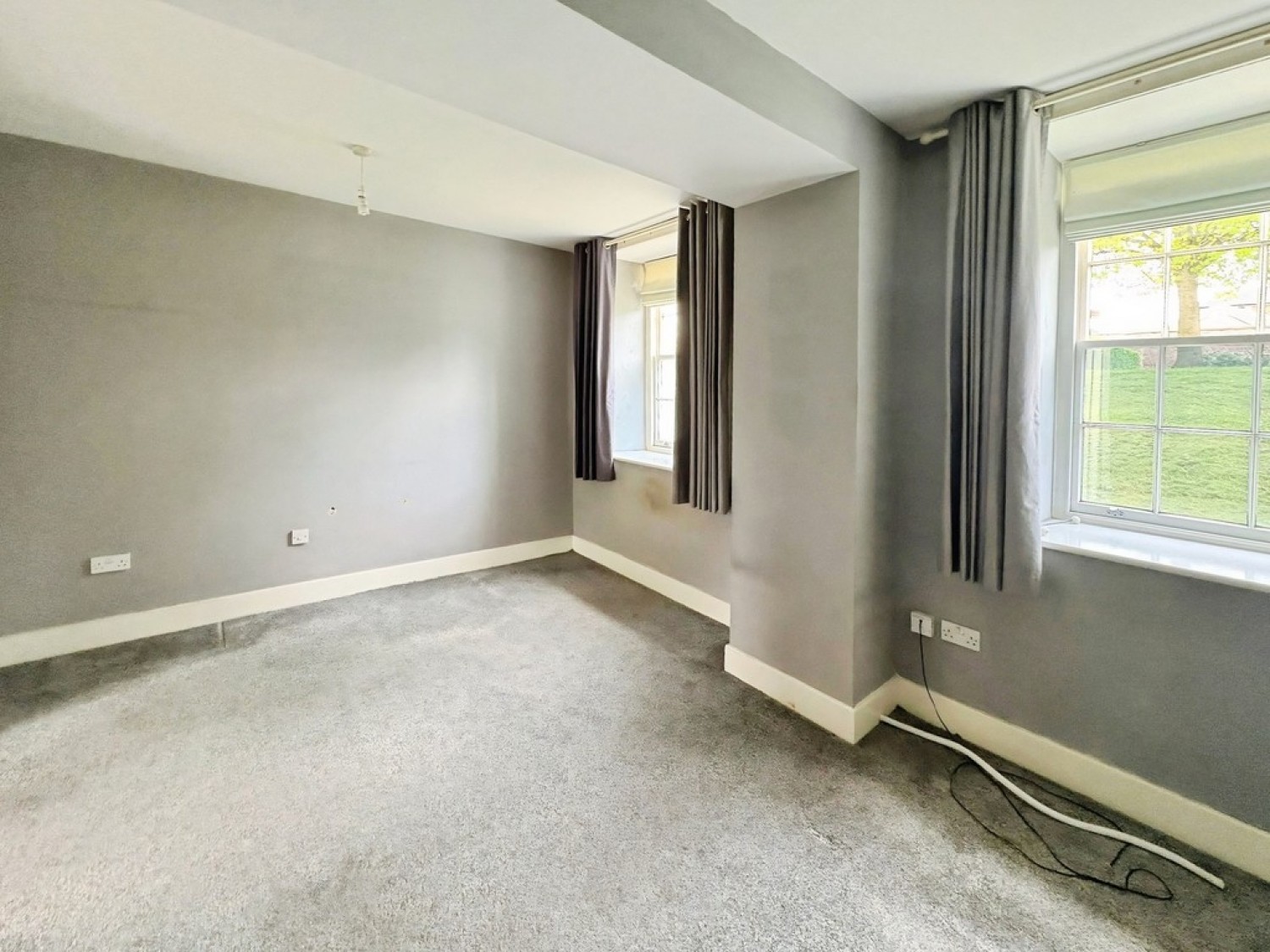 2 bedroom Flat for Letting The Crescent, Gloucester