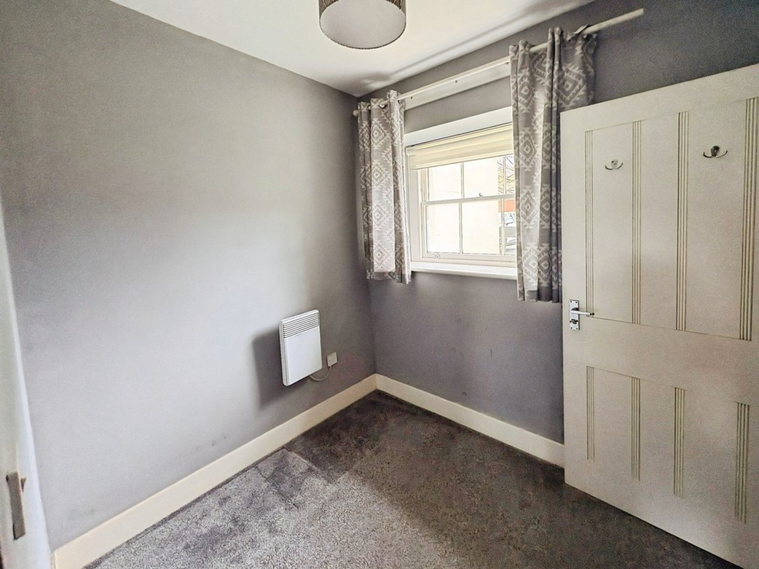 2 bedroom Flat for Letting The Crescent, Gloucester