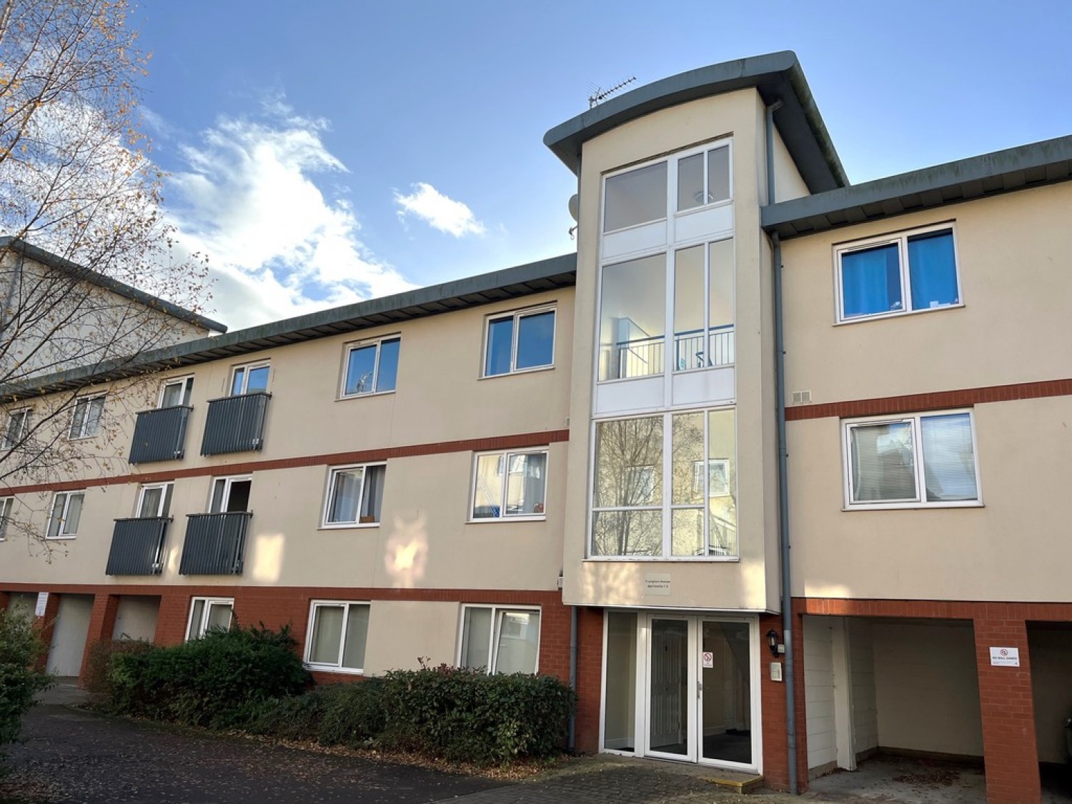 Longhorn Avenue, Gloucester