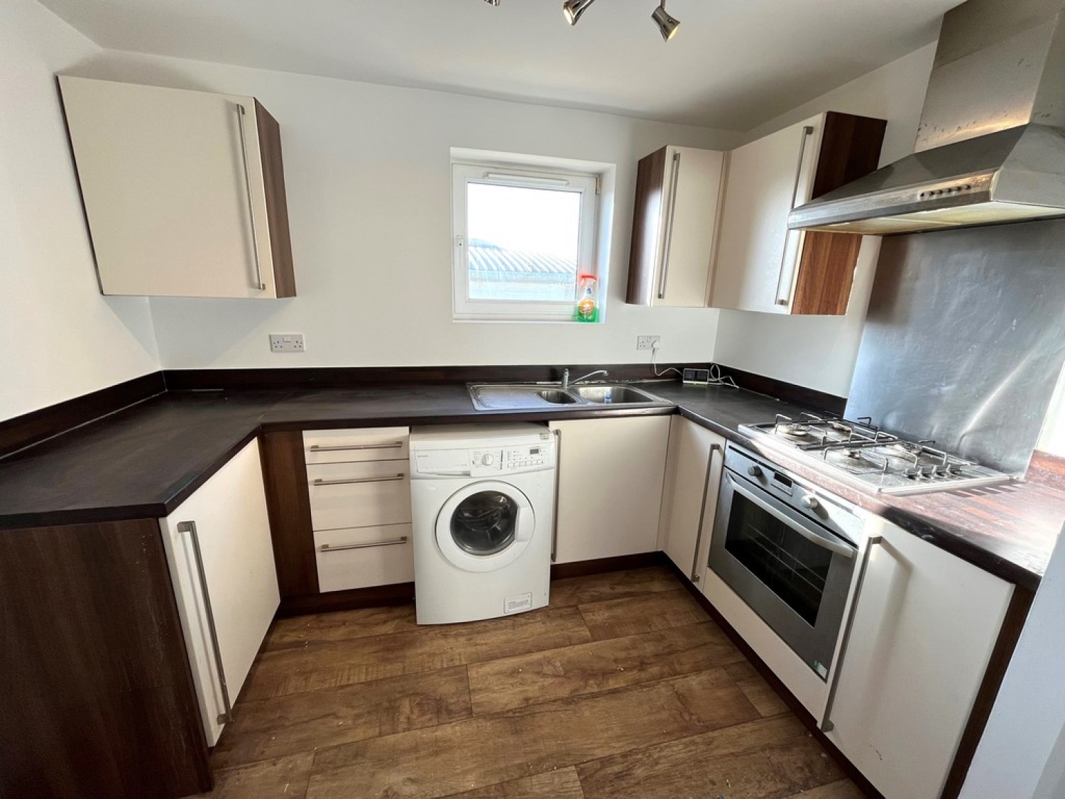 Longhorn Avenue, Gloucester