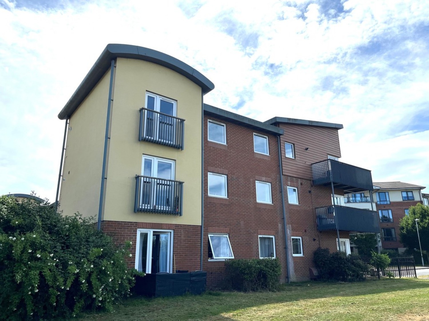 Longhorn Avenue, Gloucester