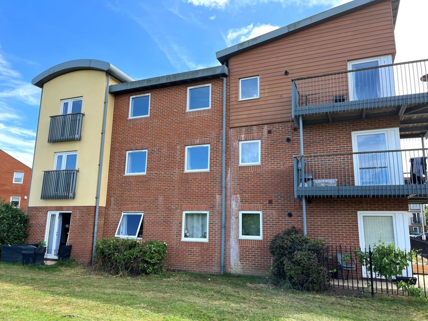 Longhorn Avenue, Gloucester