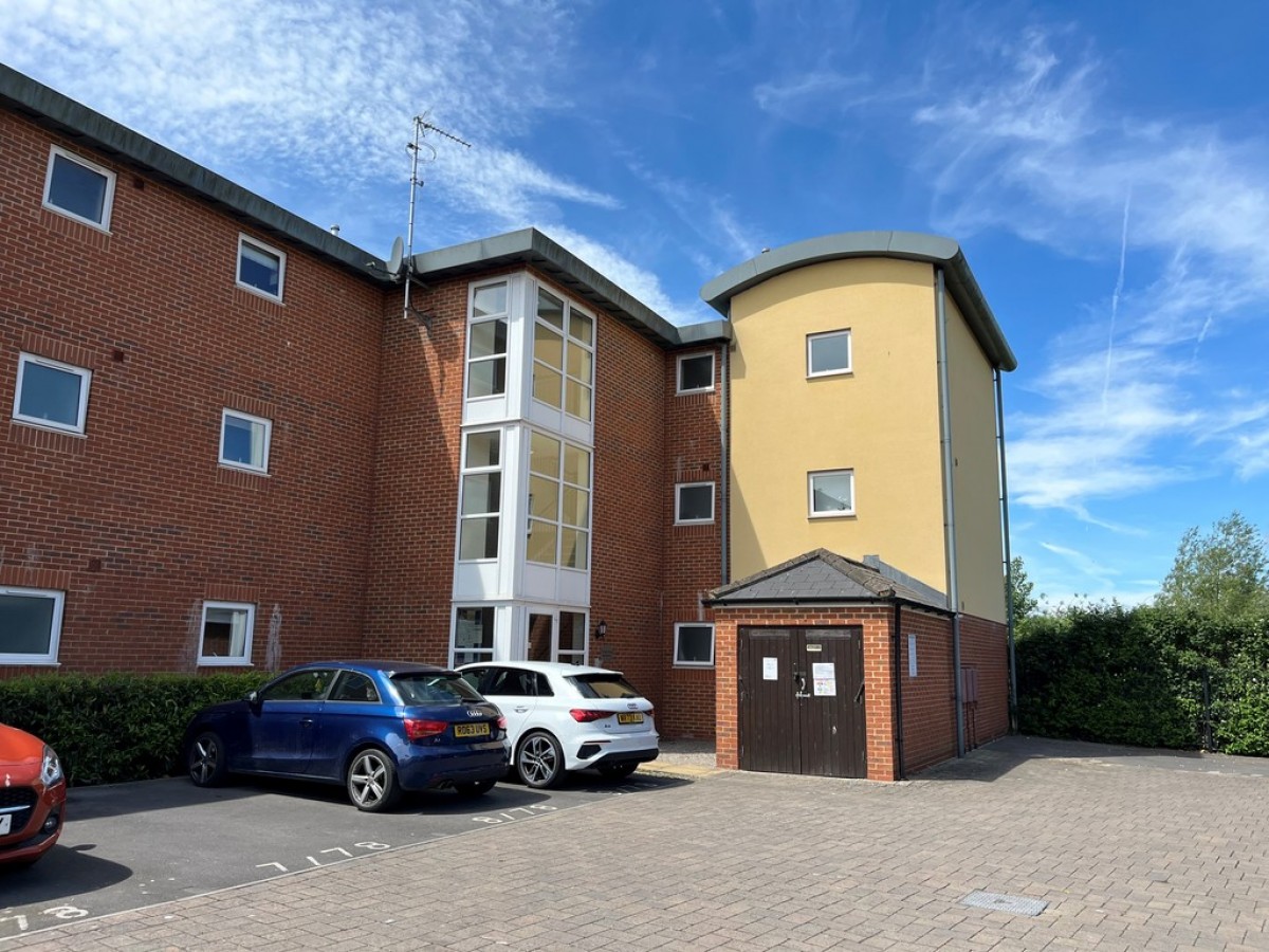 Longhorn Avenue, Gloucester