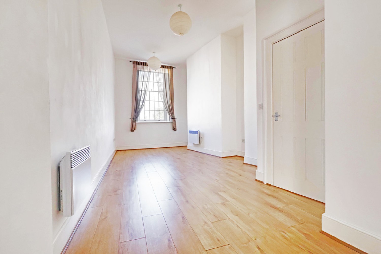 2 bedroom Flat for Letting The Crescent, Gloucester