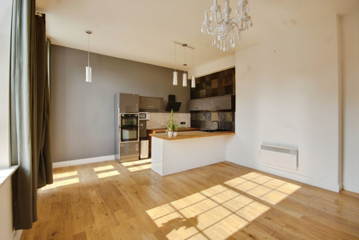 2 bedroom Flat for Letting The Crescent, Gloucester