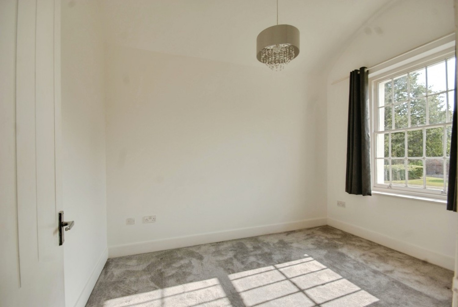2 bedroom Flat for Letting The Crescent, Gloucester