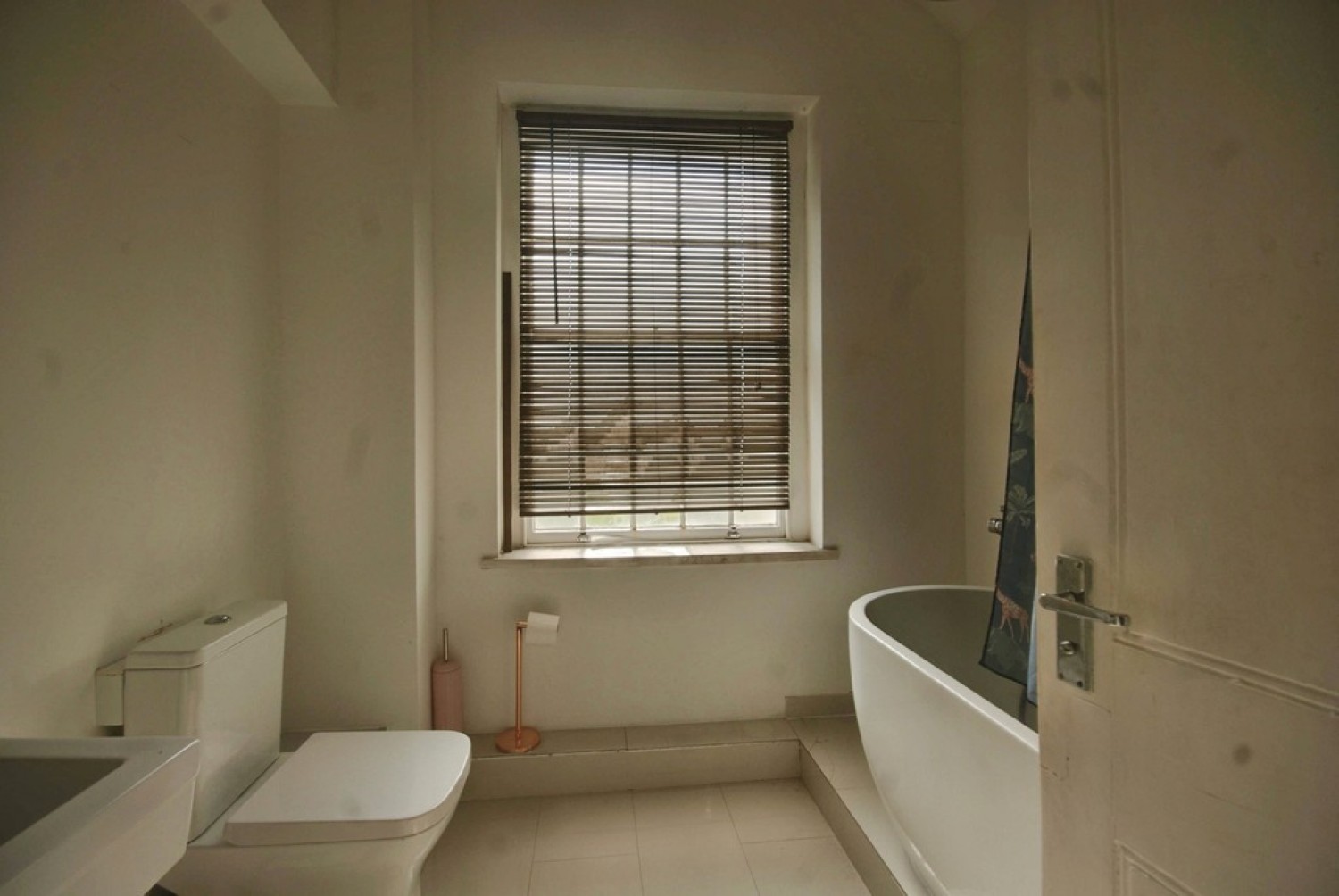 2 bedroom Flat for Letting The Crescent, Gloucester