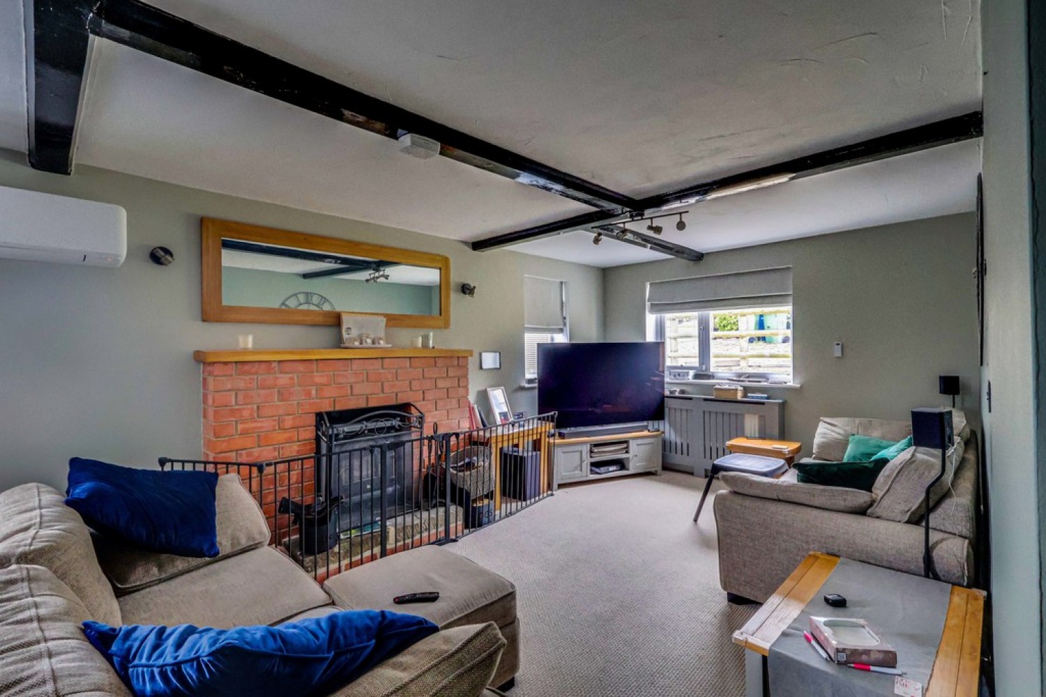 4 bedroom House for Sale Hucclecote, Gloucester, Gloucestershire