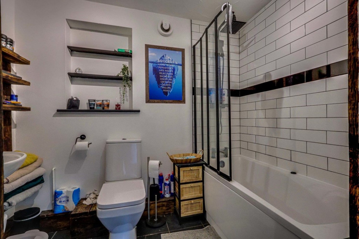 4 bedroom House for Sale Hucclecote, Gloucester, Gloucestershire