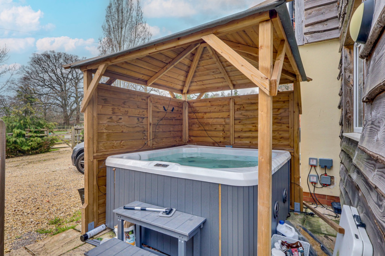 4 bedroom House for Sale Hucclecote, Gloucester, Gloucestershire