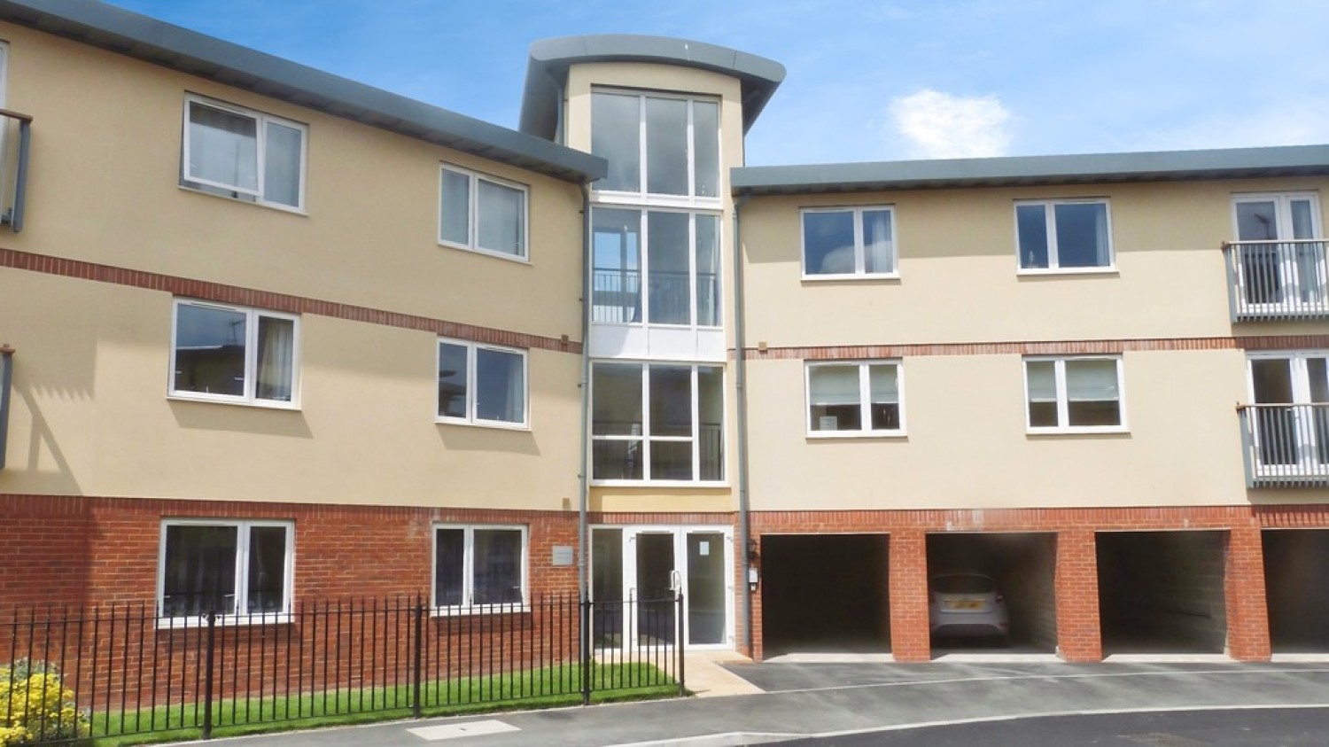 2 bedroom Flat for Sale Longhorn Avenue, Gloucester