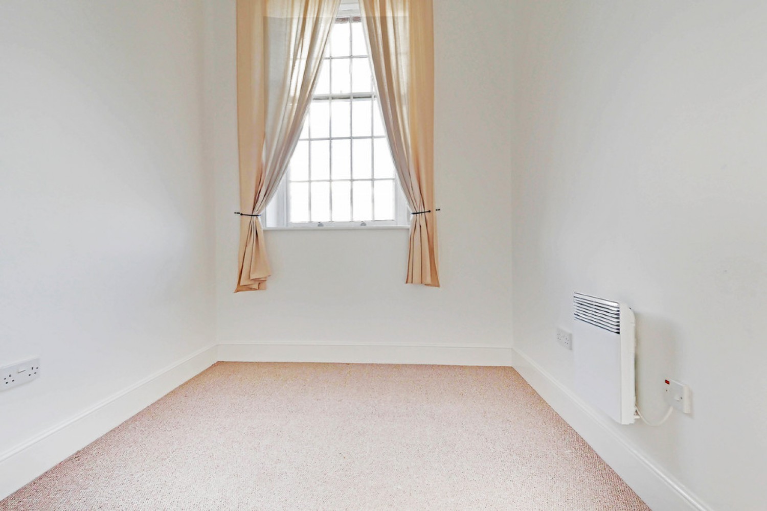 2 bedroom Flat for Sale The Crescent, Gloucester