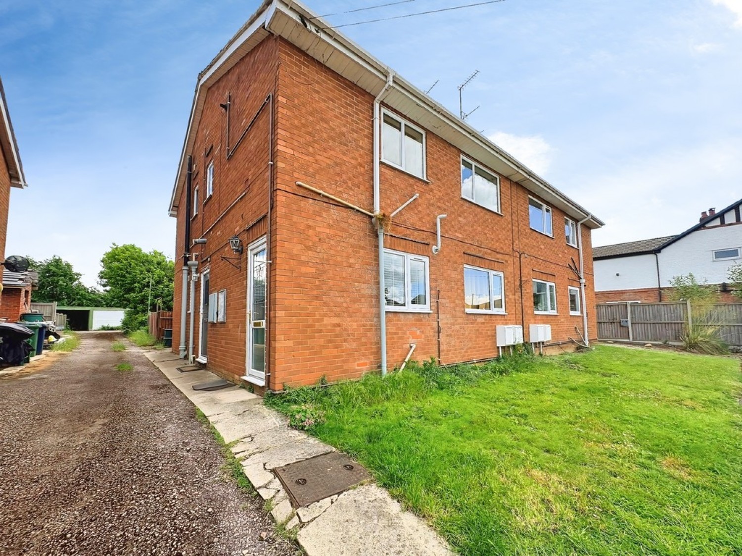 2 bedroom Flat for Letting Chesterton Court, Longford