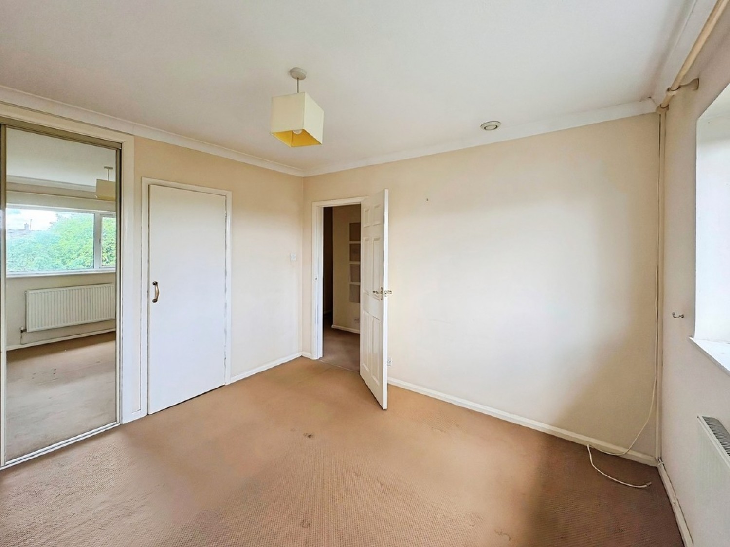 2 bedroom Flat for Letting Chesterton Court, Longford