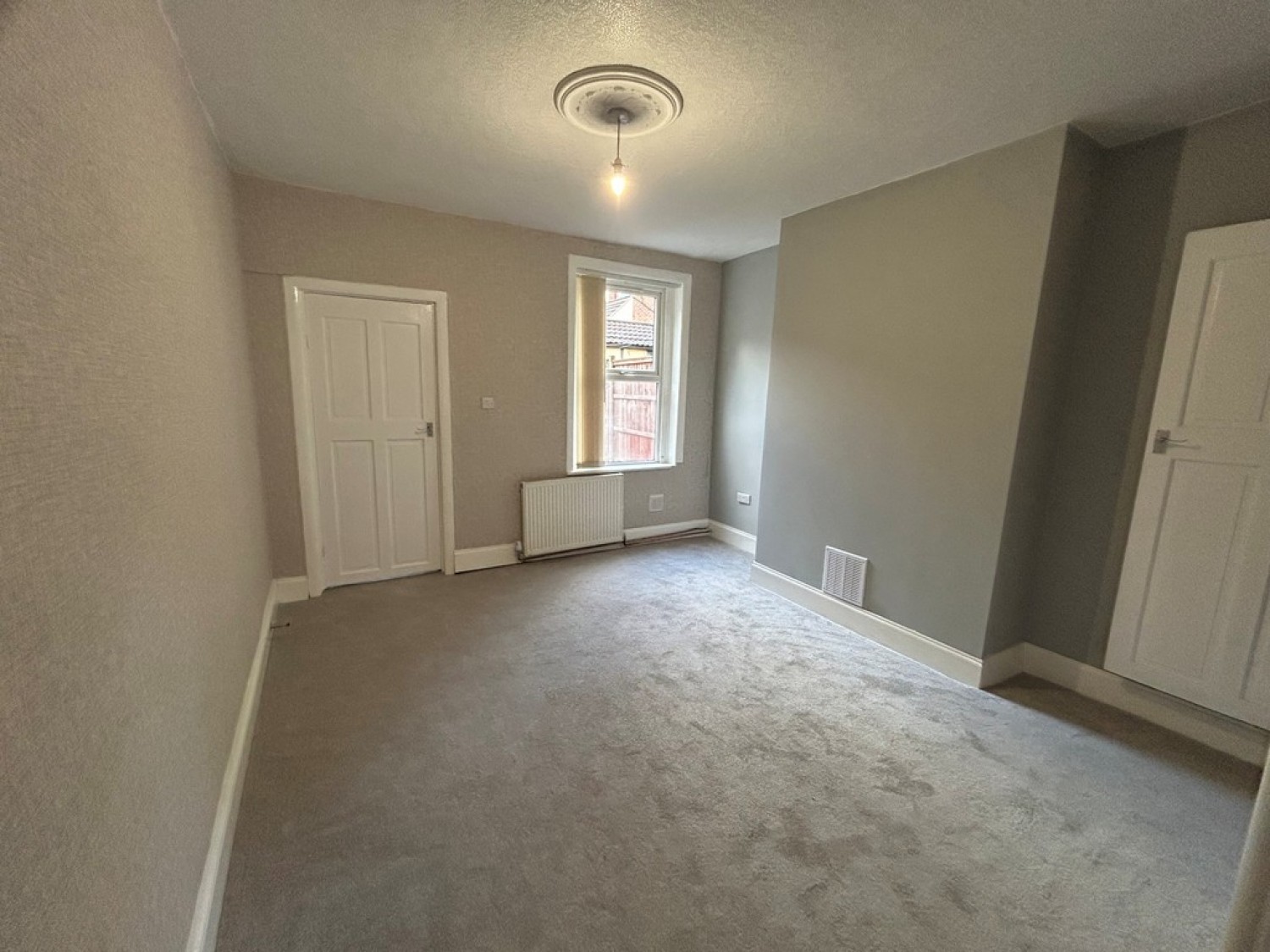 3 bedroom House in Vale Road, Mansfield Woodhouse, Nottinghamshire