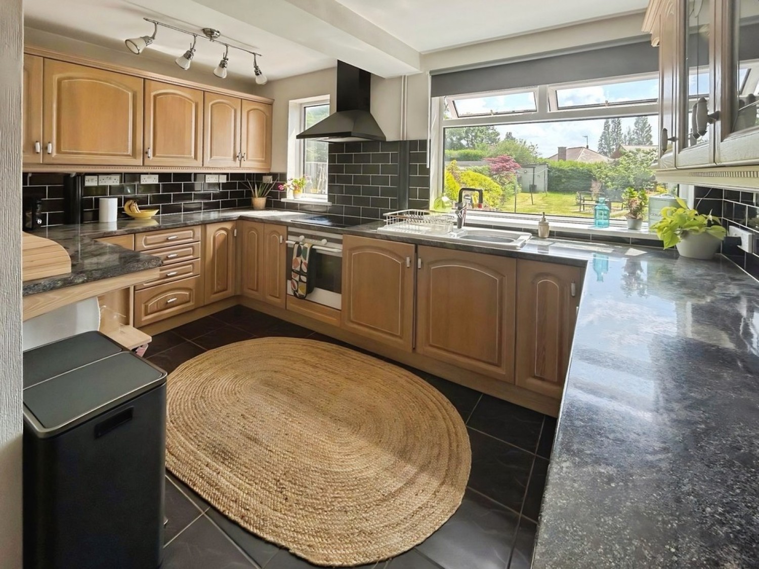 3 bedroom House for Sale Mansfield Road, Sutton In Ashfield, Nottinghamshire
