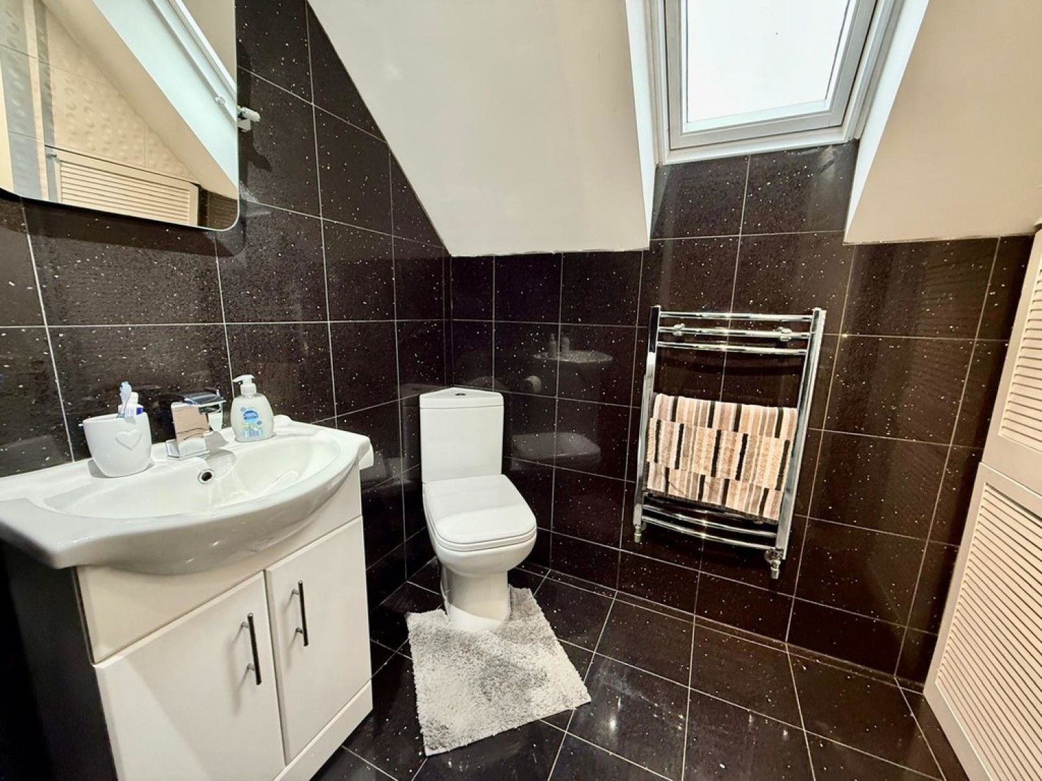 3 bedroom Bungalow in Riding Hill Avenue, Shirebrook, Mansfield