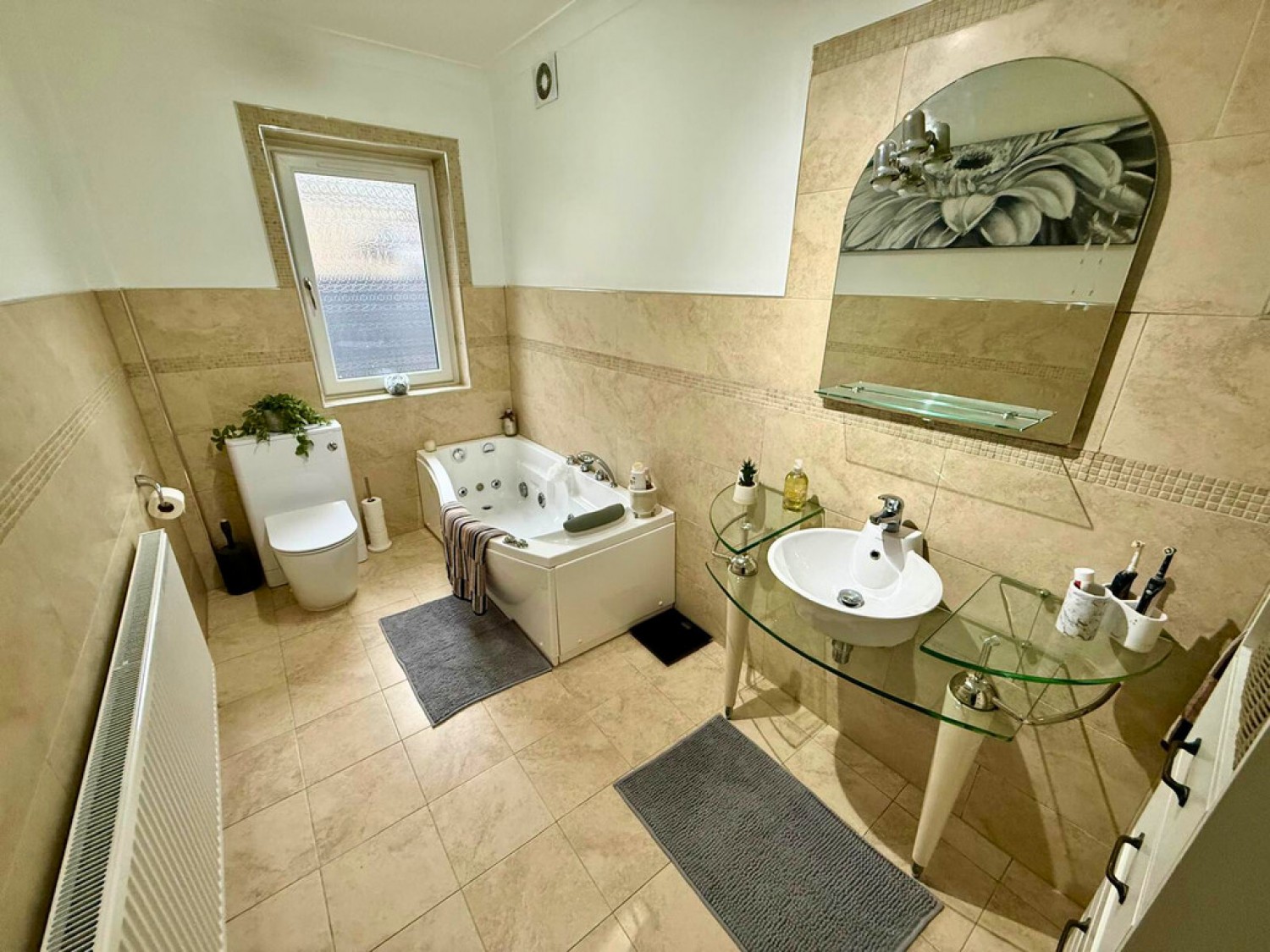 3 bedroom Bungalow in Riding Hill Avenue, Shirebrook, Mansfield