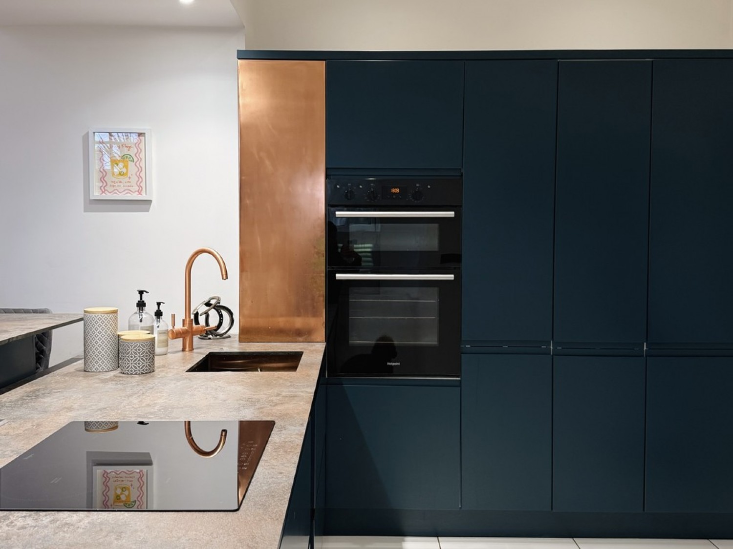 3 bedroom Flat in The Quadrangle, Mansfield, Nottinghamshire