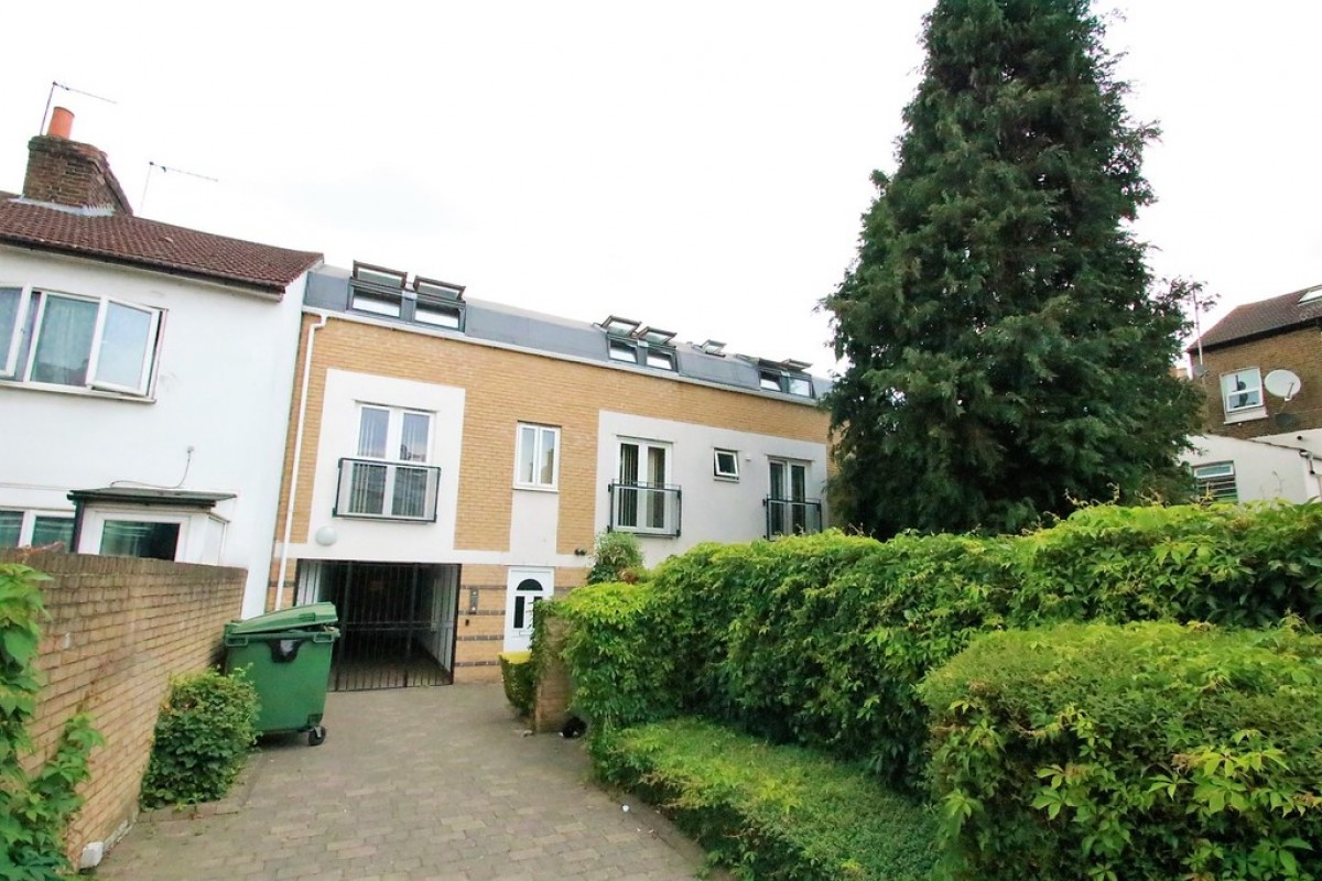 Amber Court, 155a Cherry Orchard Road