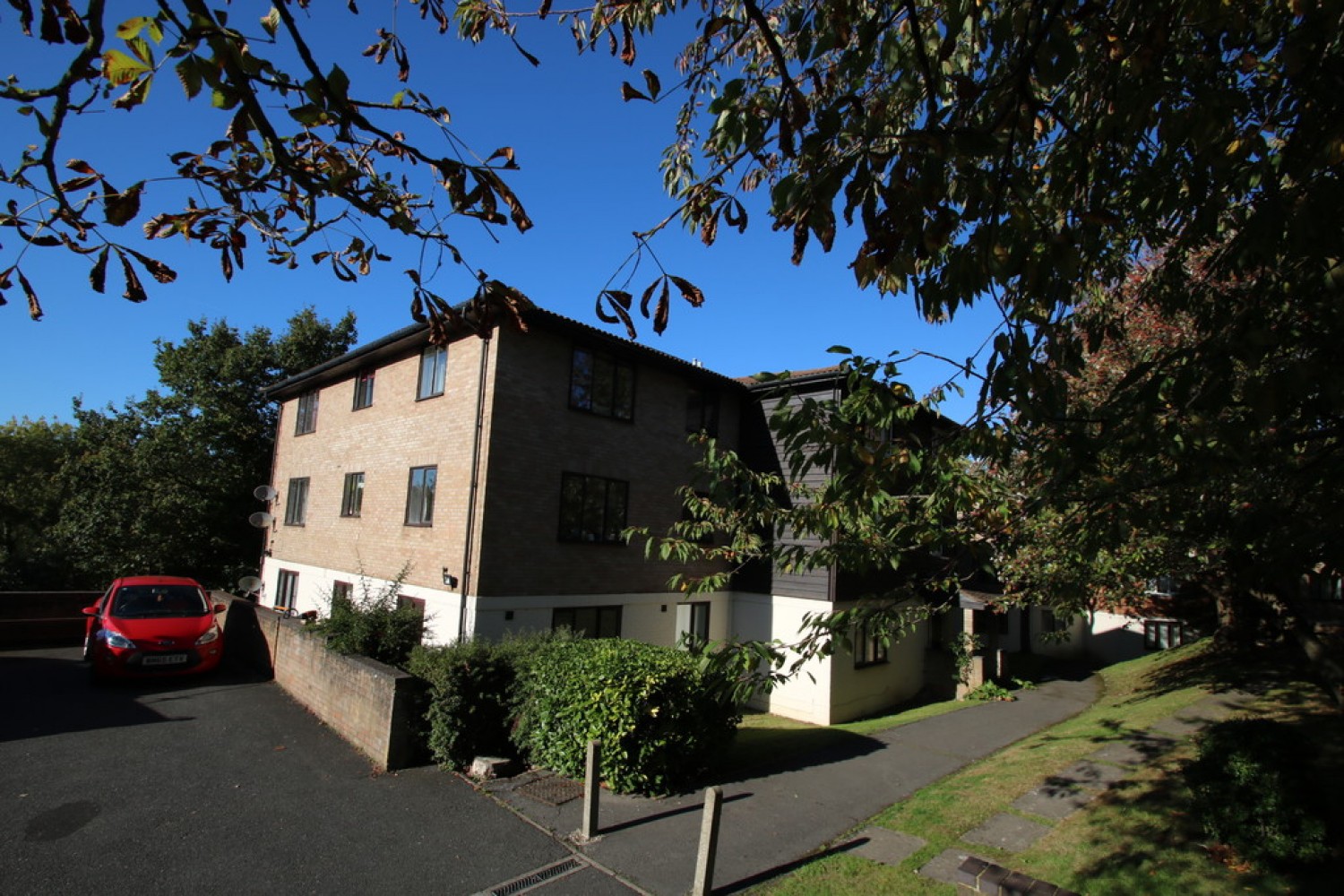 0 bedroom Flat for Letting Fairbairn Close, Purley