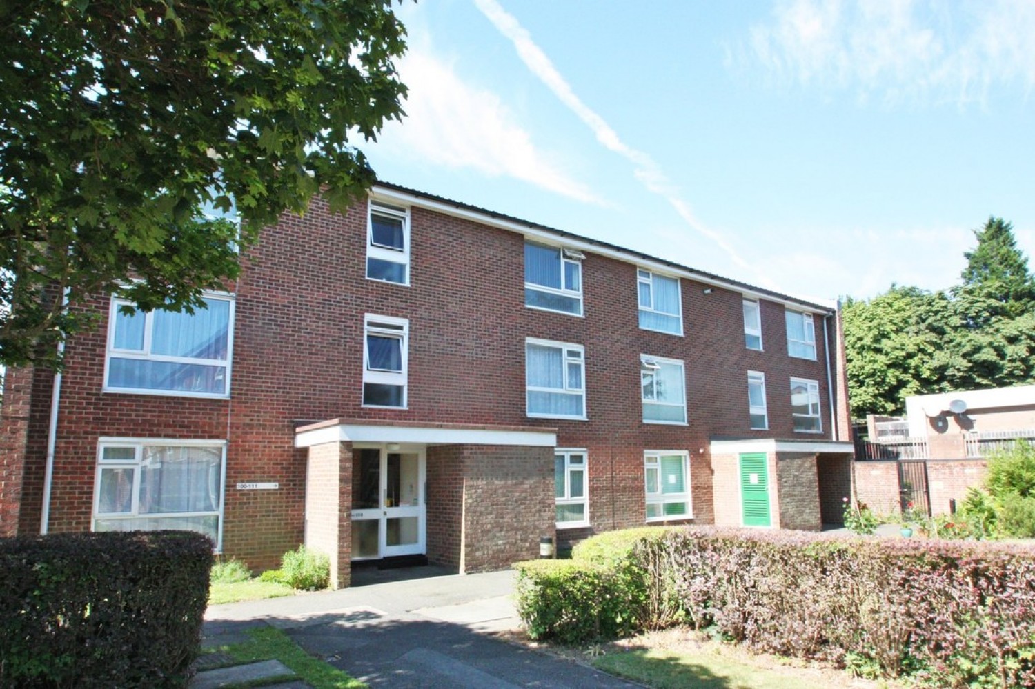 1 bedroom Flat in Holmbury Grove, Forestdale, Surrey