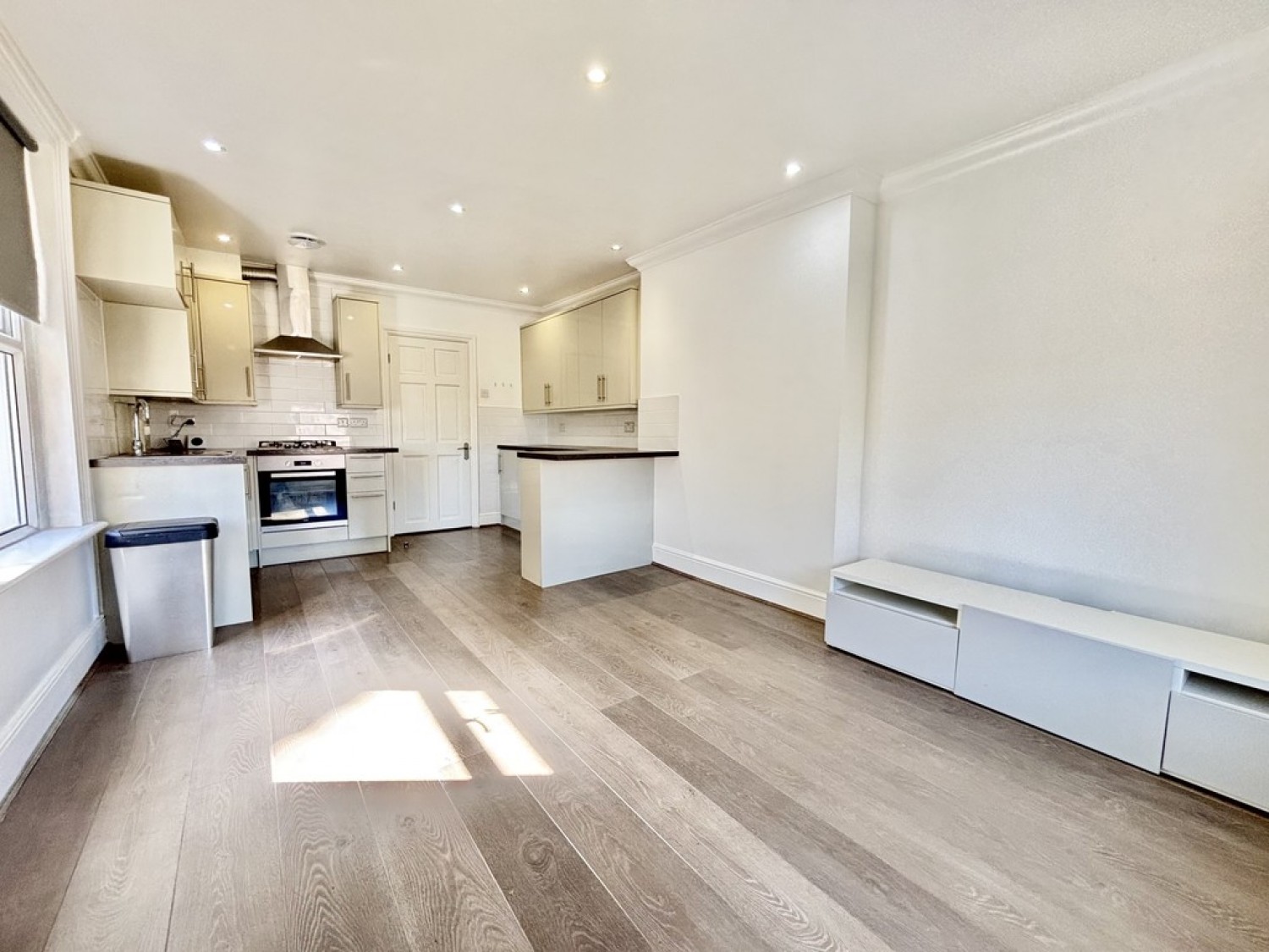 2 bedroom Flat for Letting Avondale Road, South Croydon