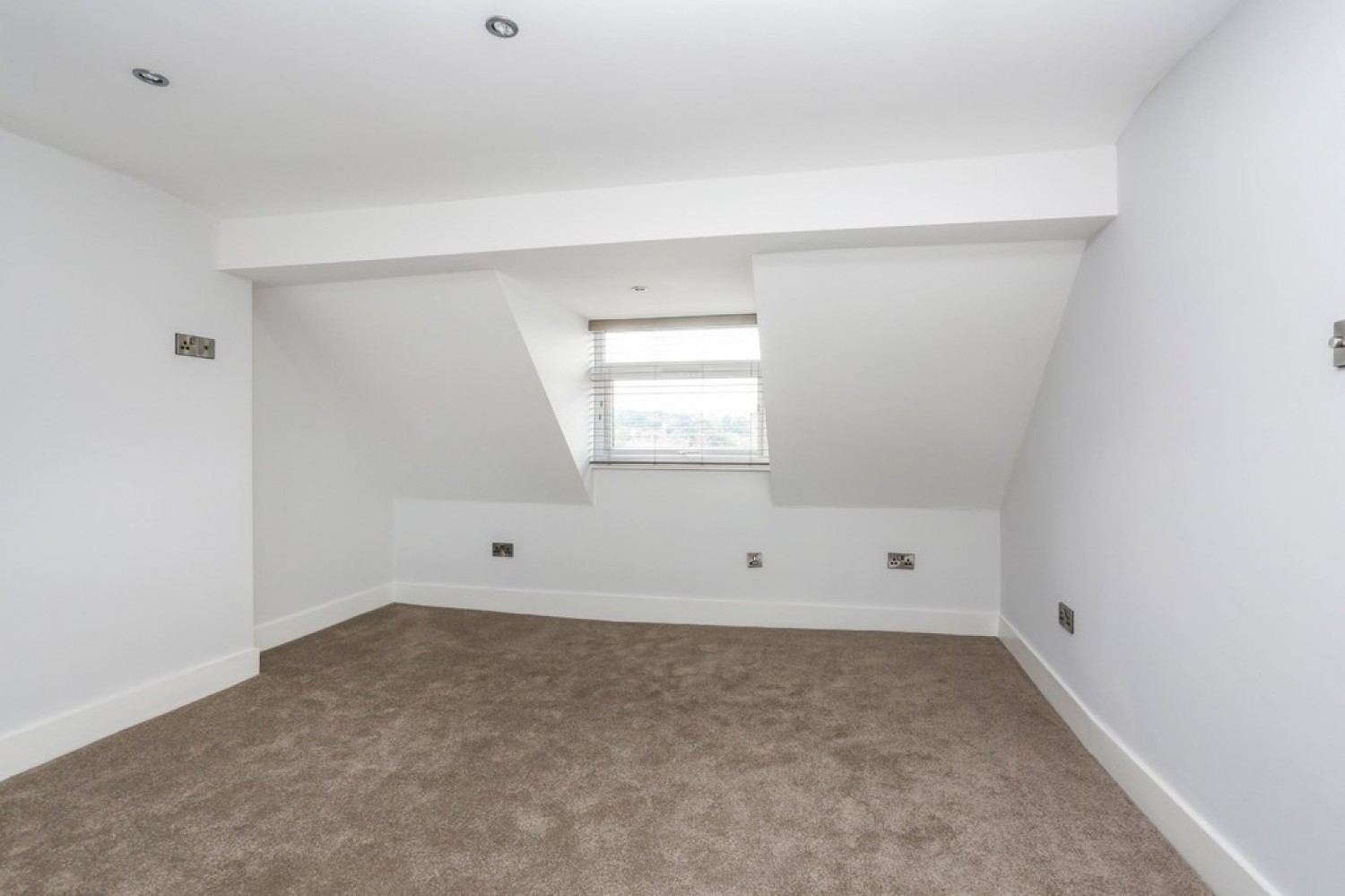 2 bedroom Flat for Letting Holmesdale Road, South Norwood