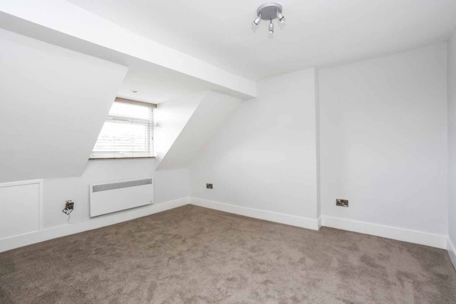 2 bedroom Flat for Letting Holmesdale Road, South Norwood