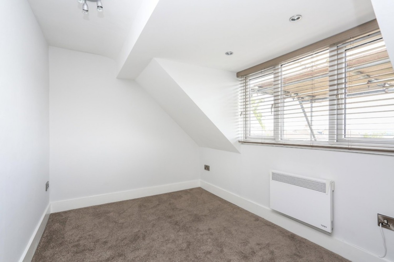 2 bedroom Flat for Letting Holmesdale Road, South Norwood