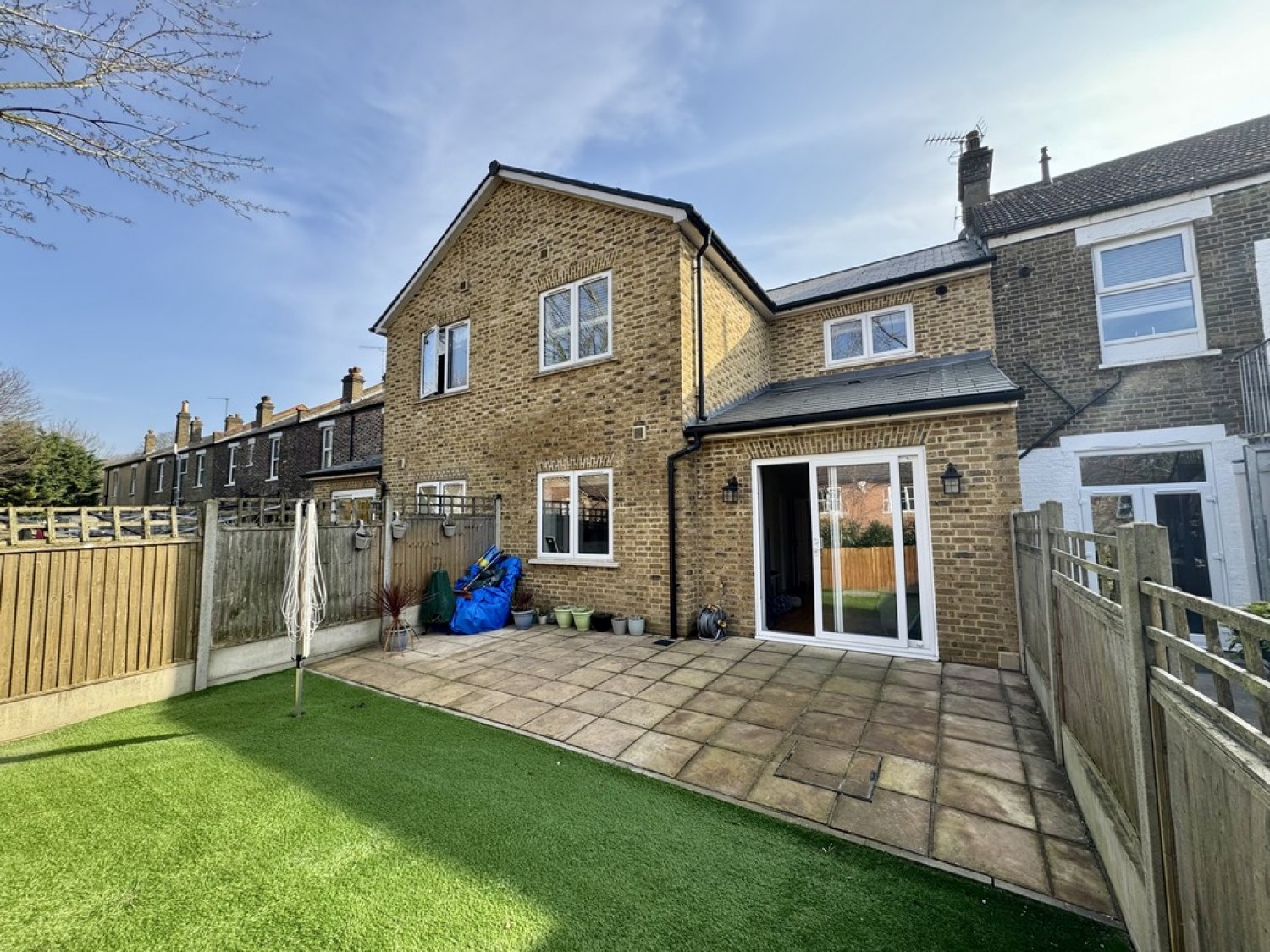 2 bedroom Flat for Letting Coombe Avenue, Croydon, Surrey