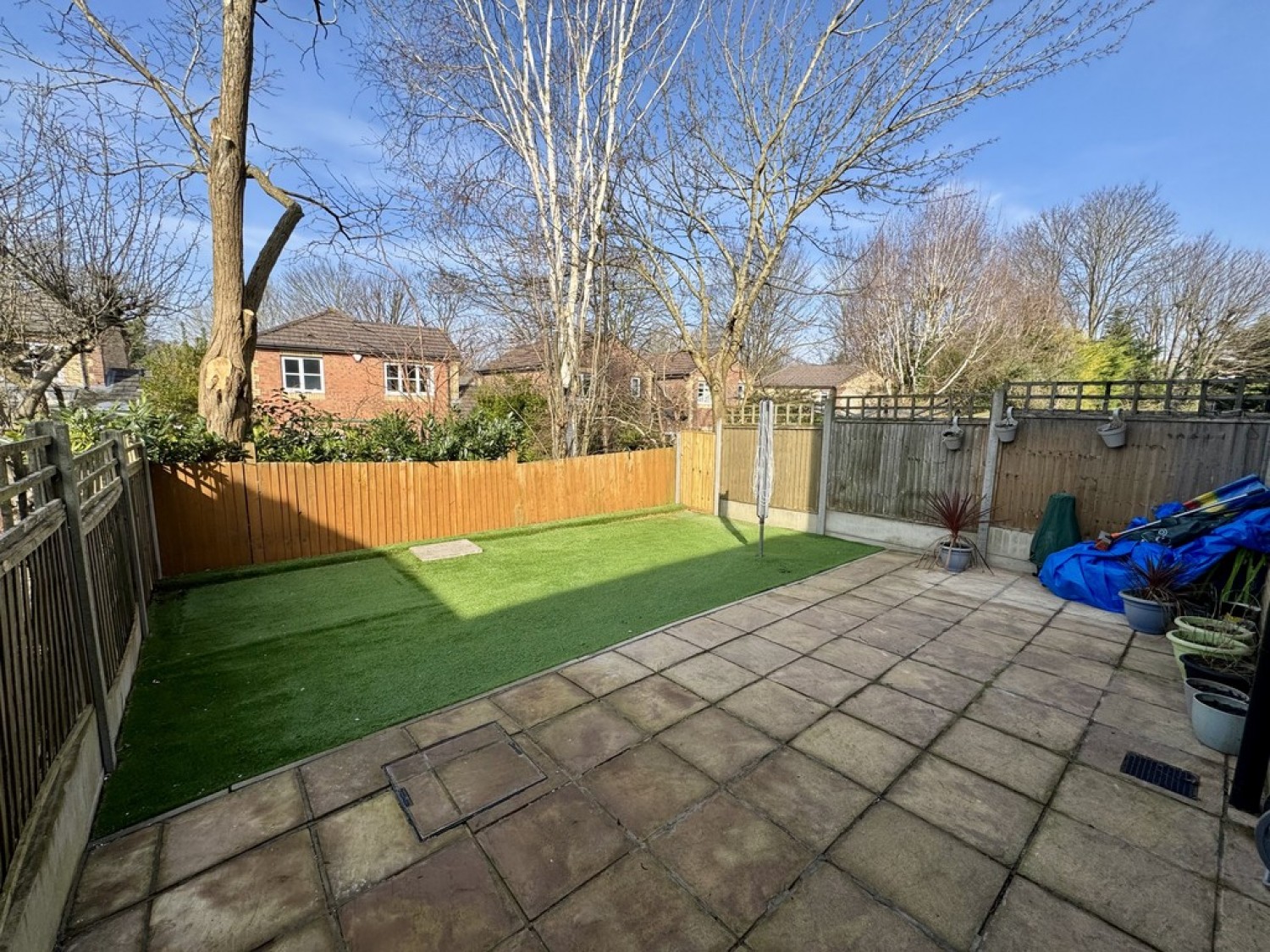 2 bedroom Flat for Letting Coombe Avenue, Croydon, Surrey