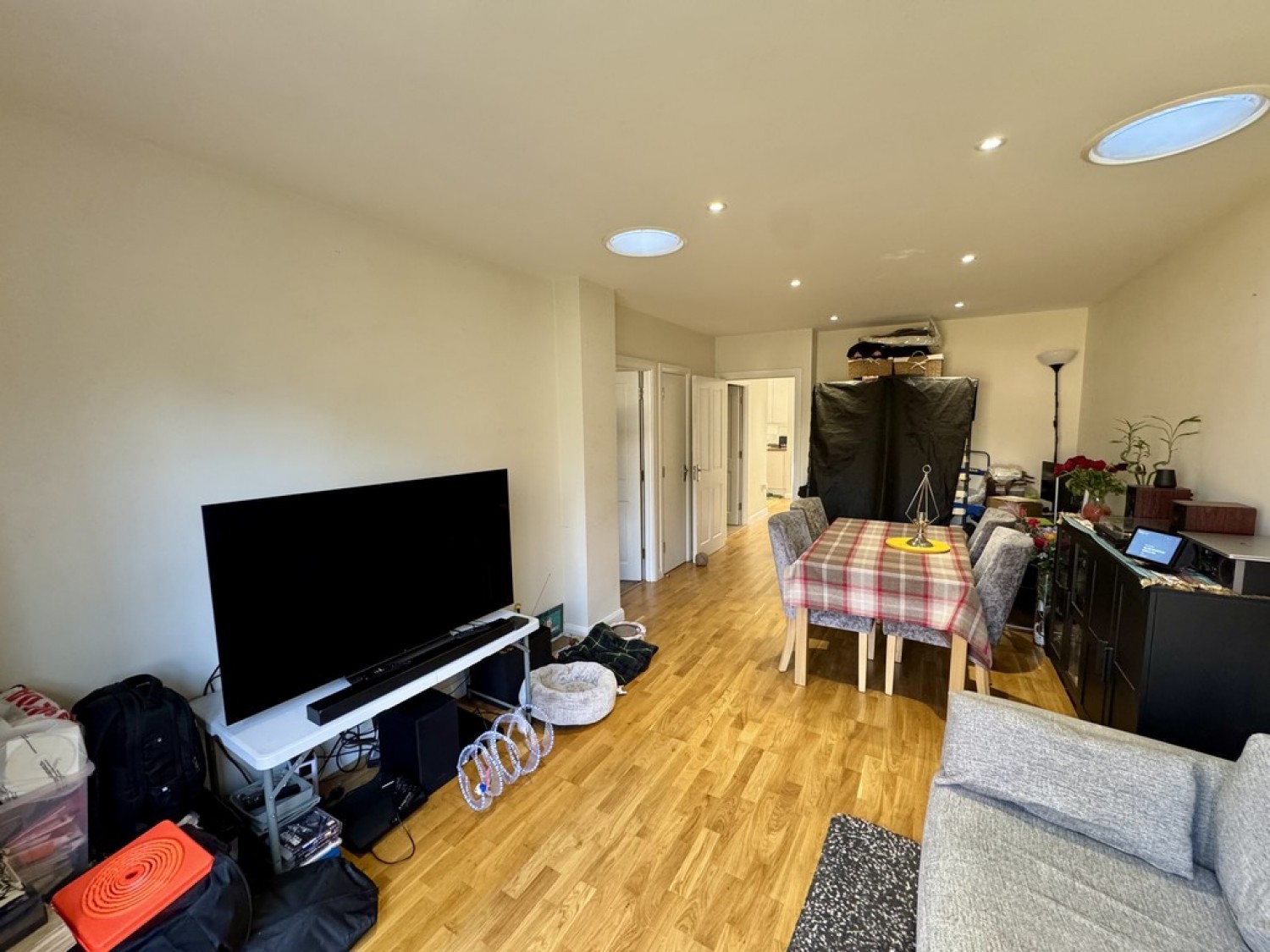 2 bedroom Flat for Letting Coombe Avenue, Croydon, Surrey