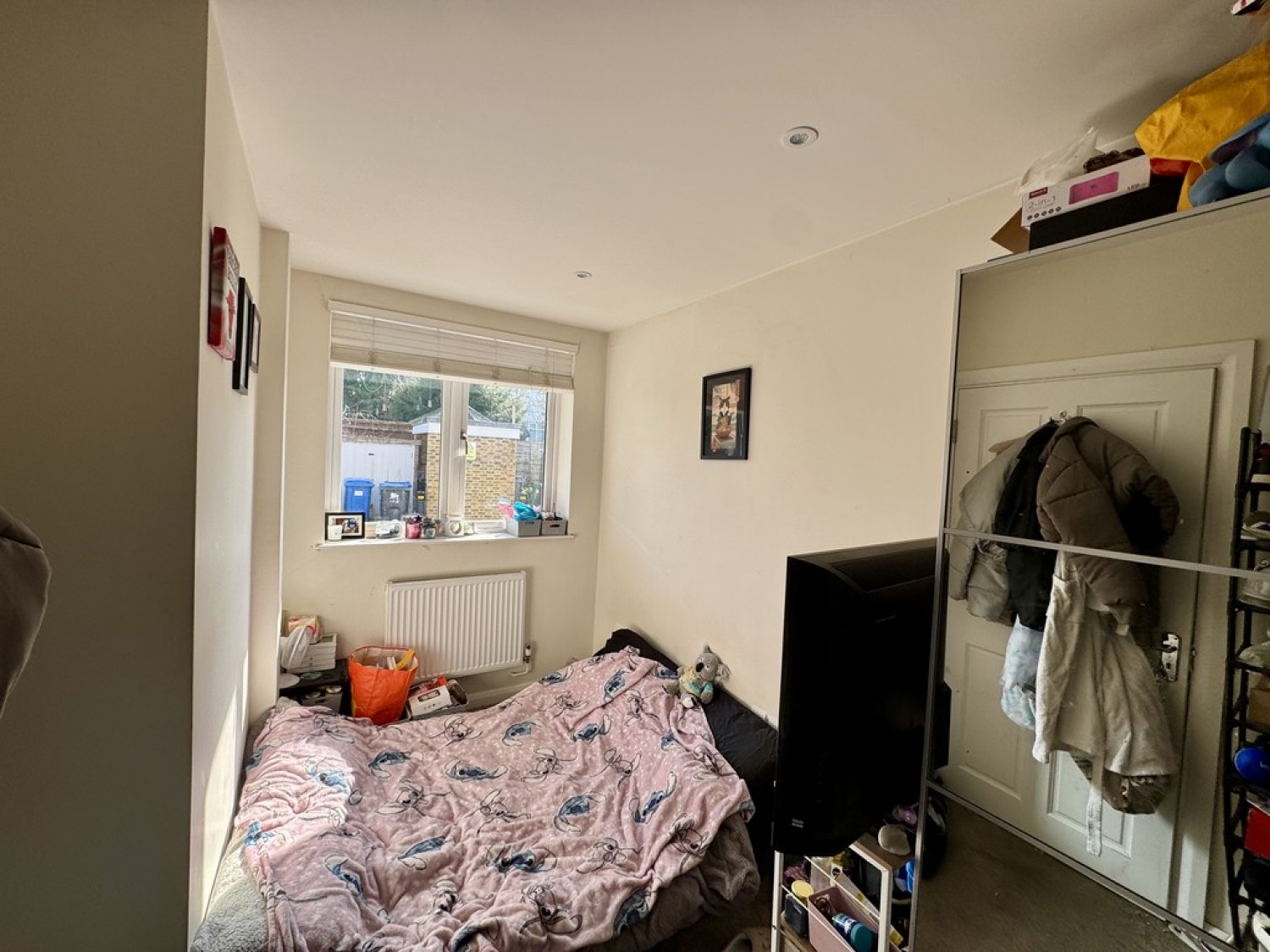 2 bedroom Flat for Letting Coombe Avenue, Croydon, Surrey