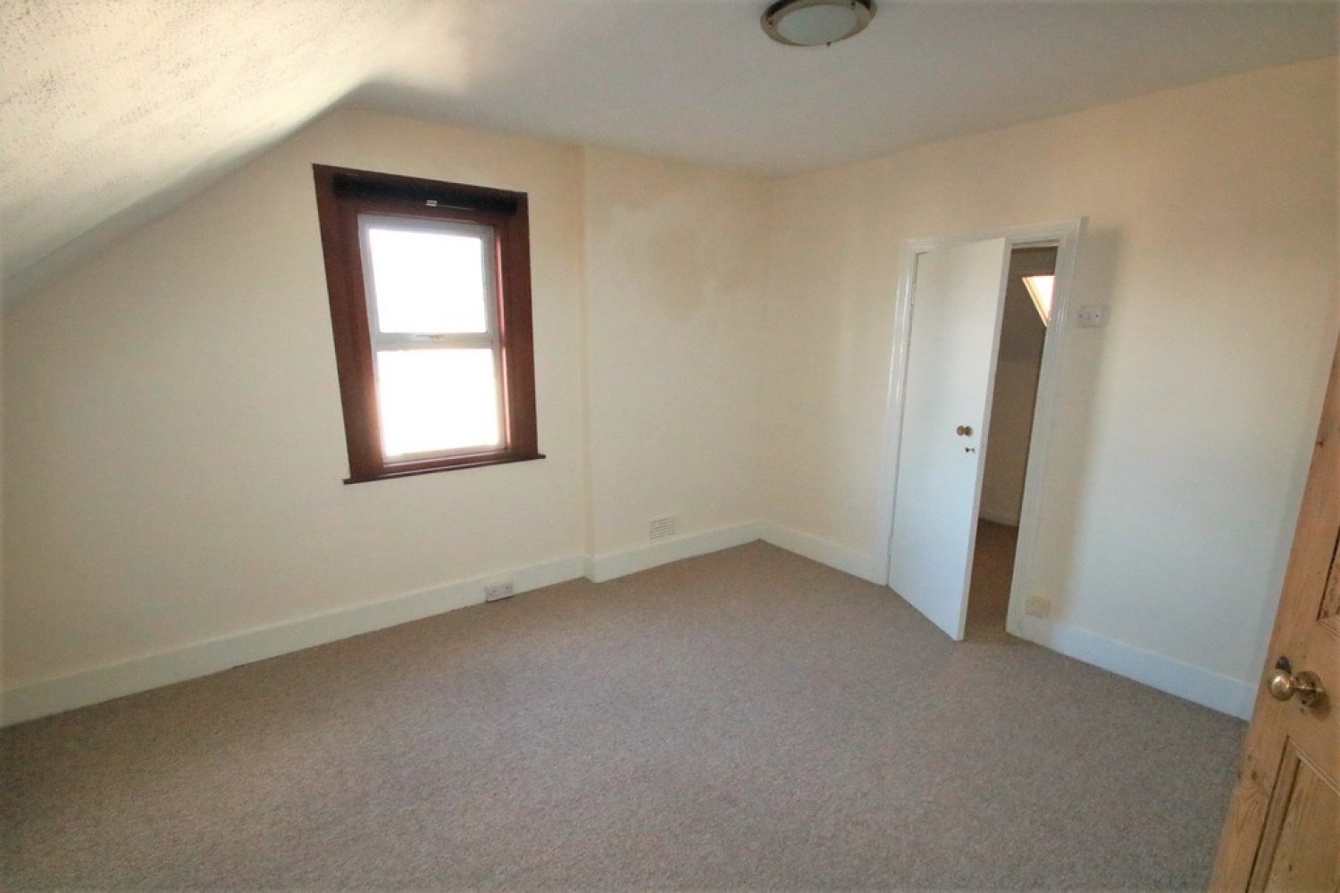 2 bedroom Flat for Letting Dornton Road, South Croydon