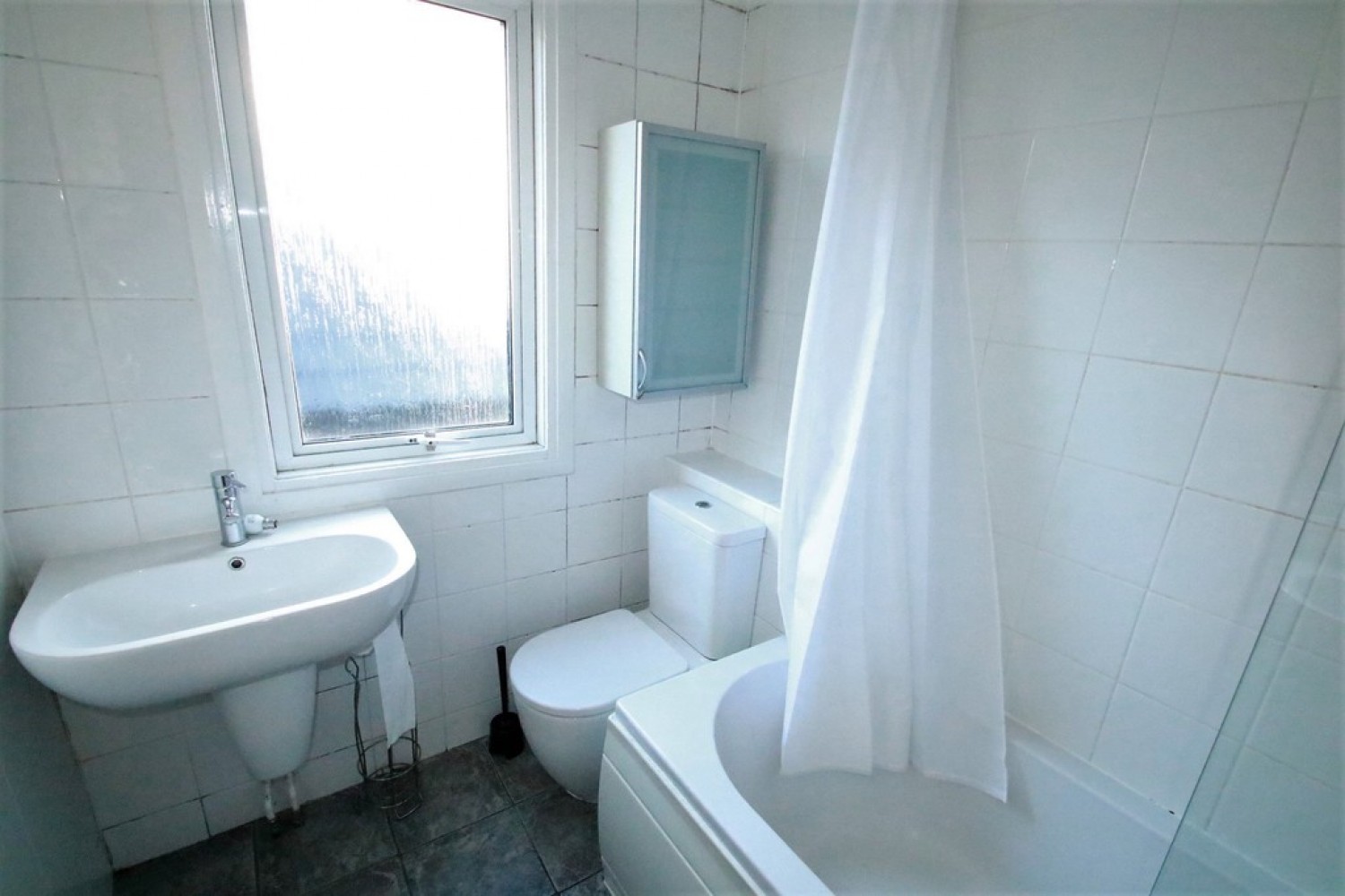 2 bedroom Flat for Letting Dornton Road, South Croydon