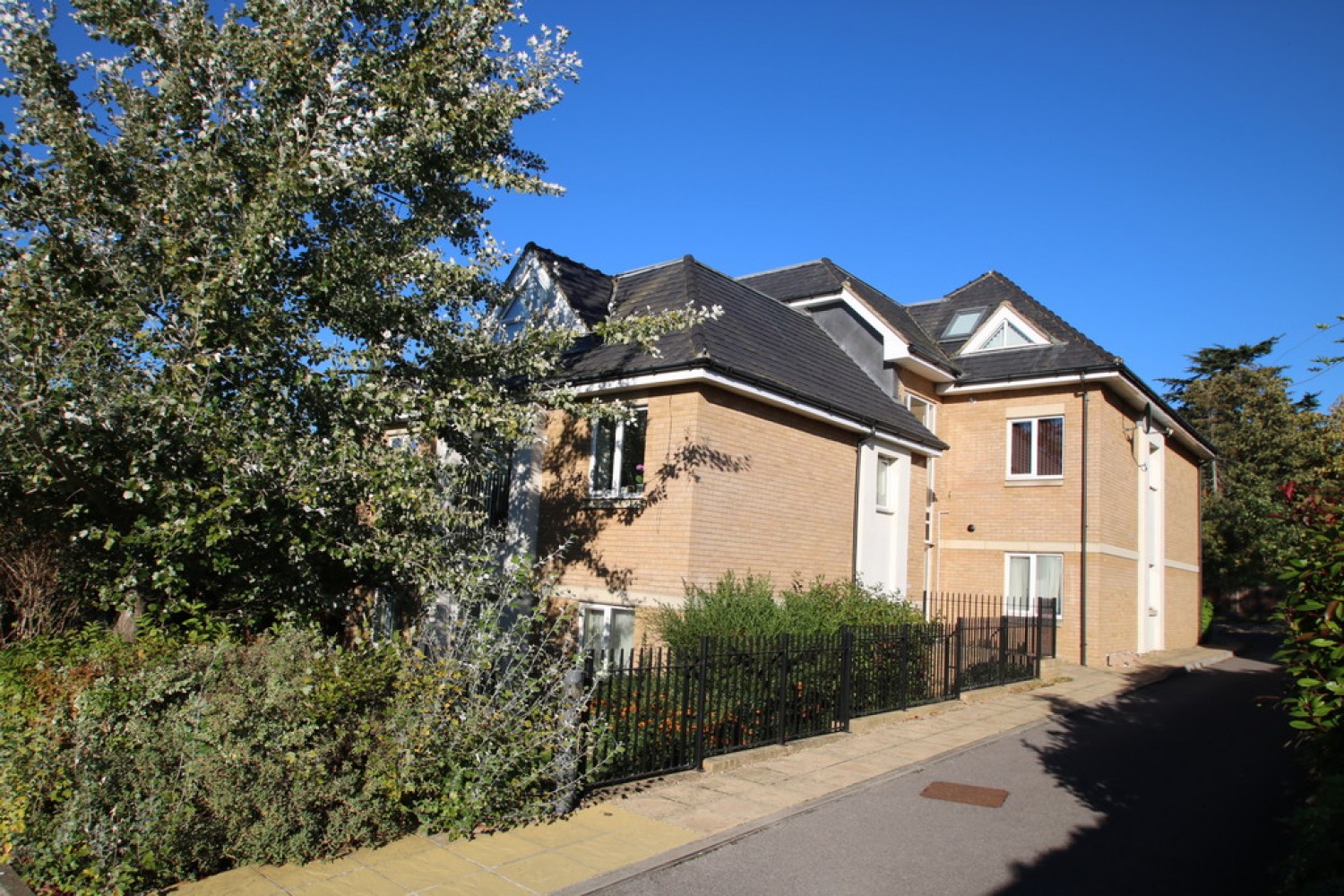 Pampisford Road, South Croydon