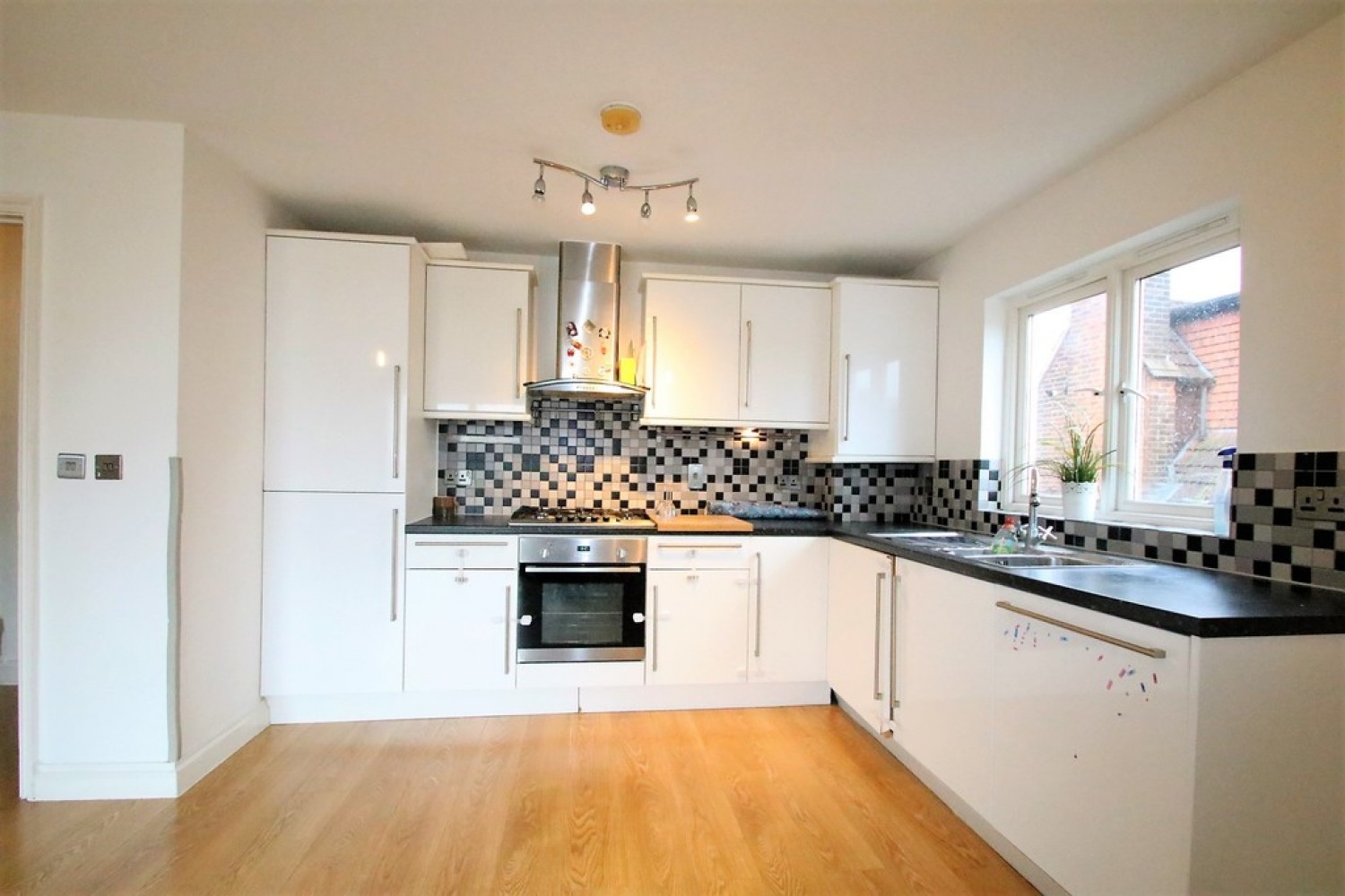 2 bedroom Flat for Letting Chatsworth Road, East Croydon