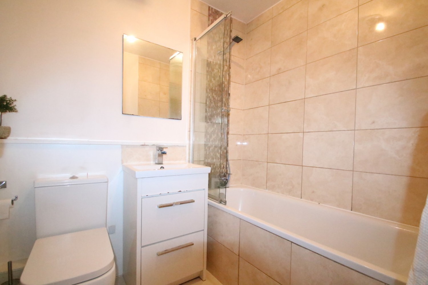 2 bedroom Flat for Letting Burnham Gardens, Addiscombe, Surrey