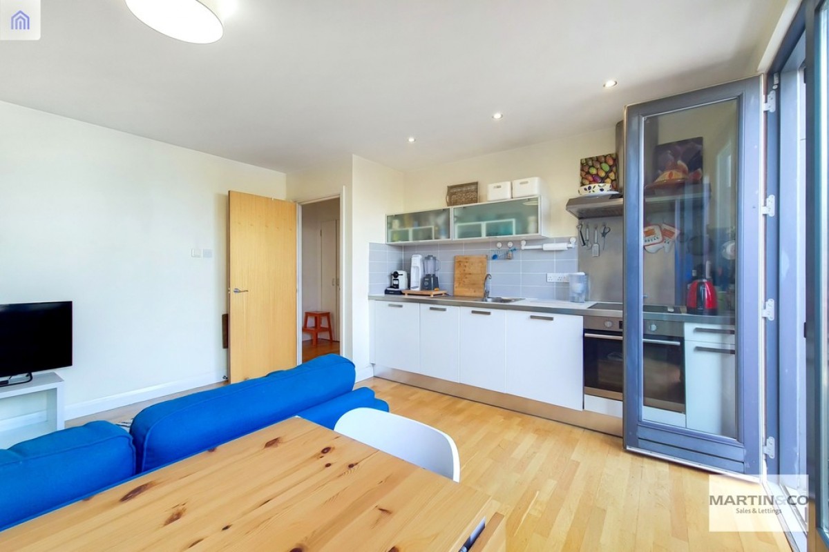 Modern Flat with Private roof Terrace in the Heart of Croydon