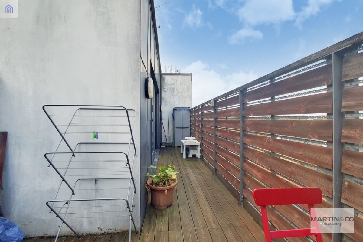 Modern Flat with Private roof Terrace in the Heart of Croydon