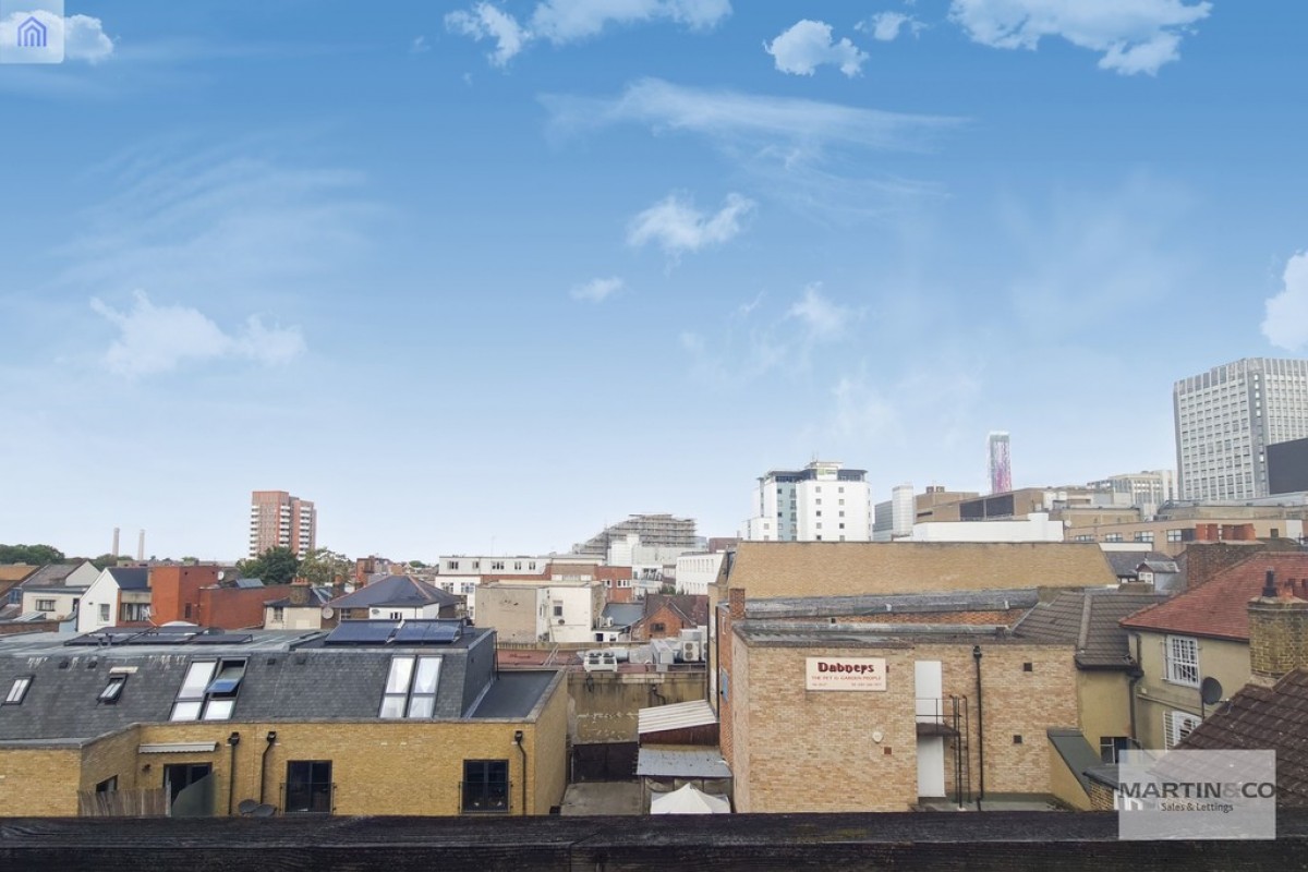 Modern Flat with Private roof Terrace in the Heart of Croydon